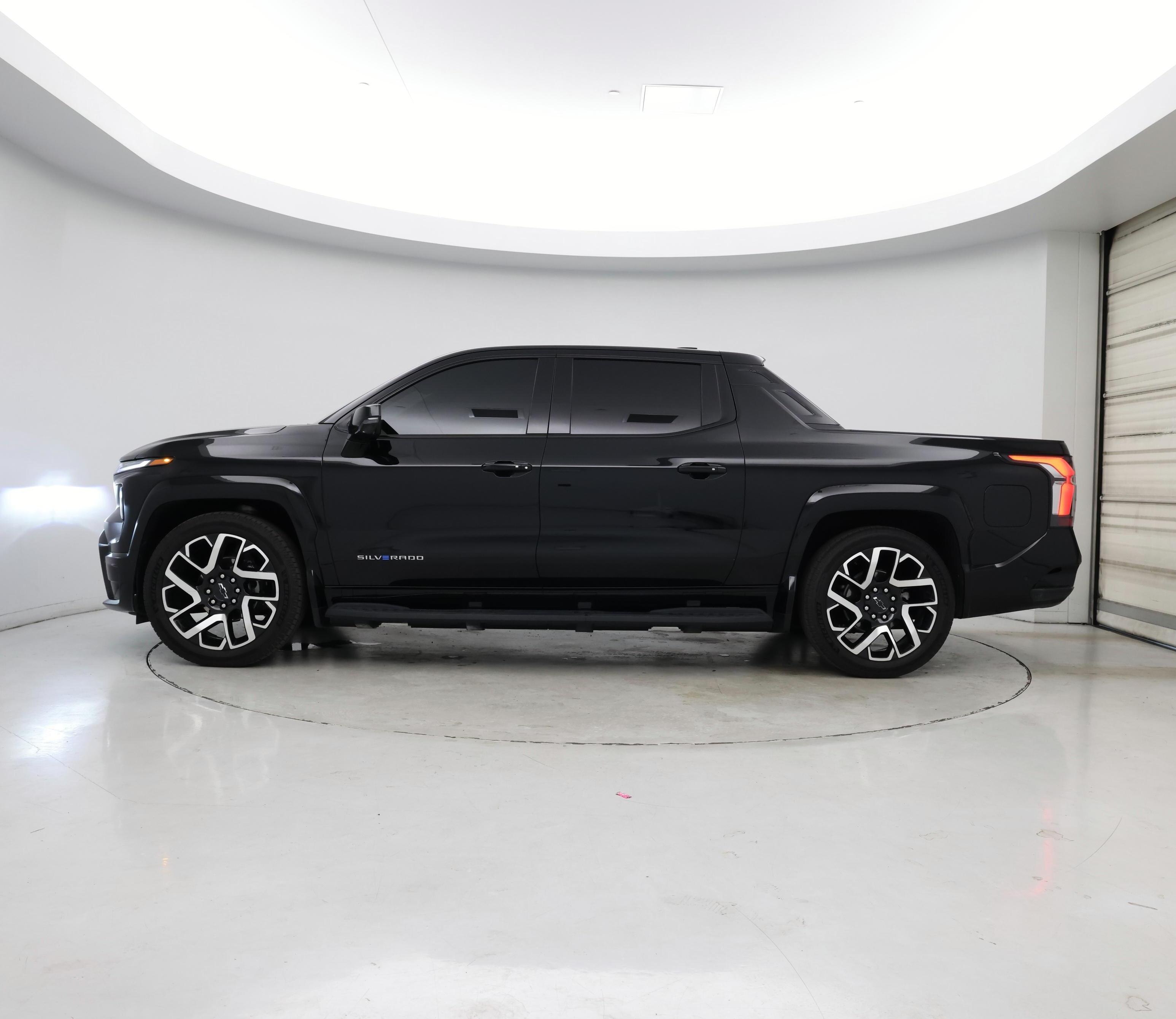 Thumbnail: 2024 Chevrolet Silverado EV - 3