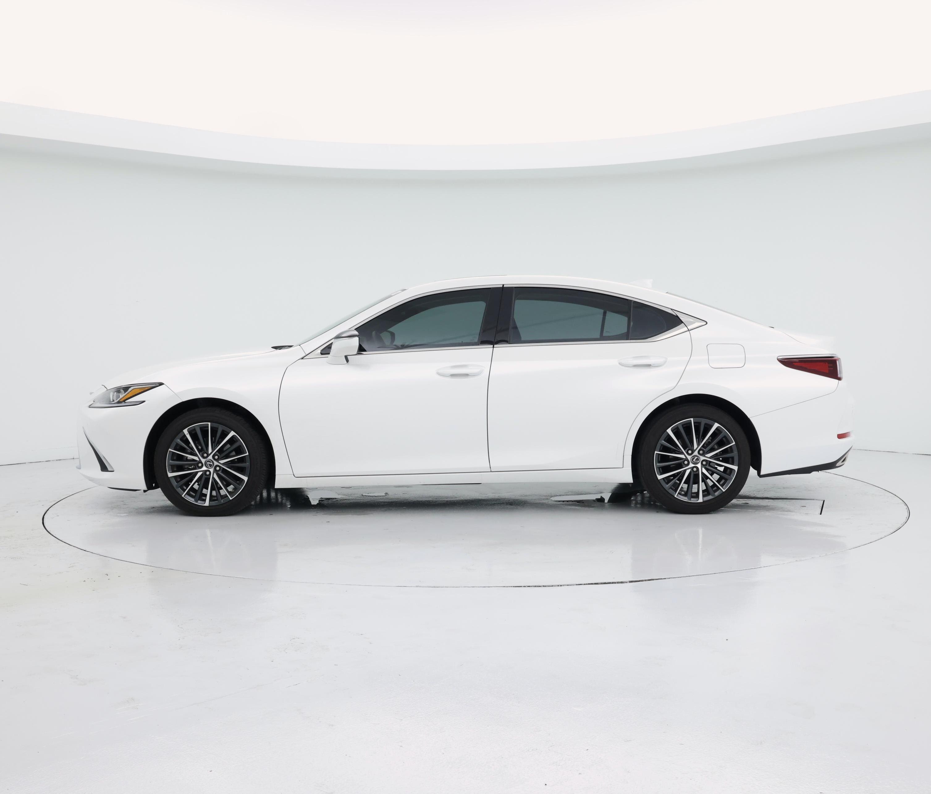 Thumbnail: 2024 Lexus ES - 3