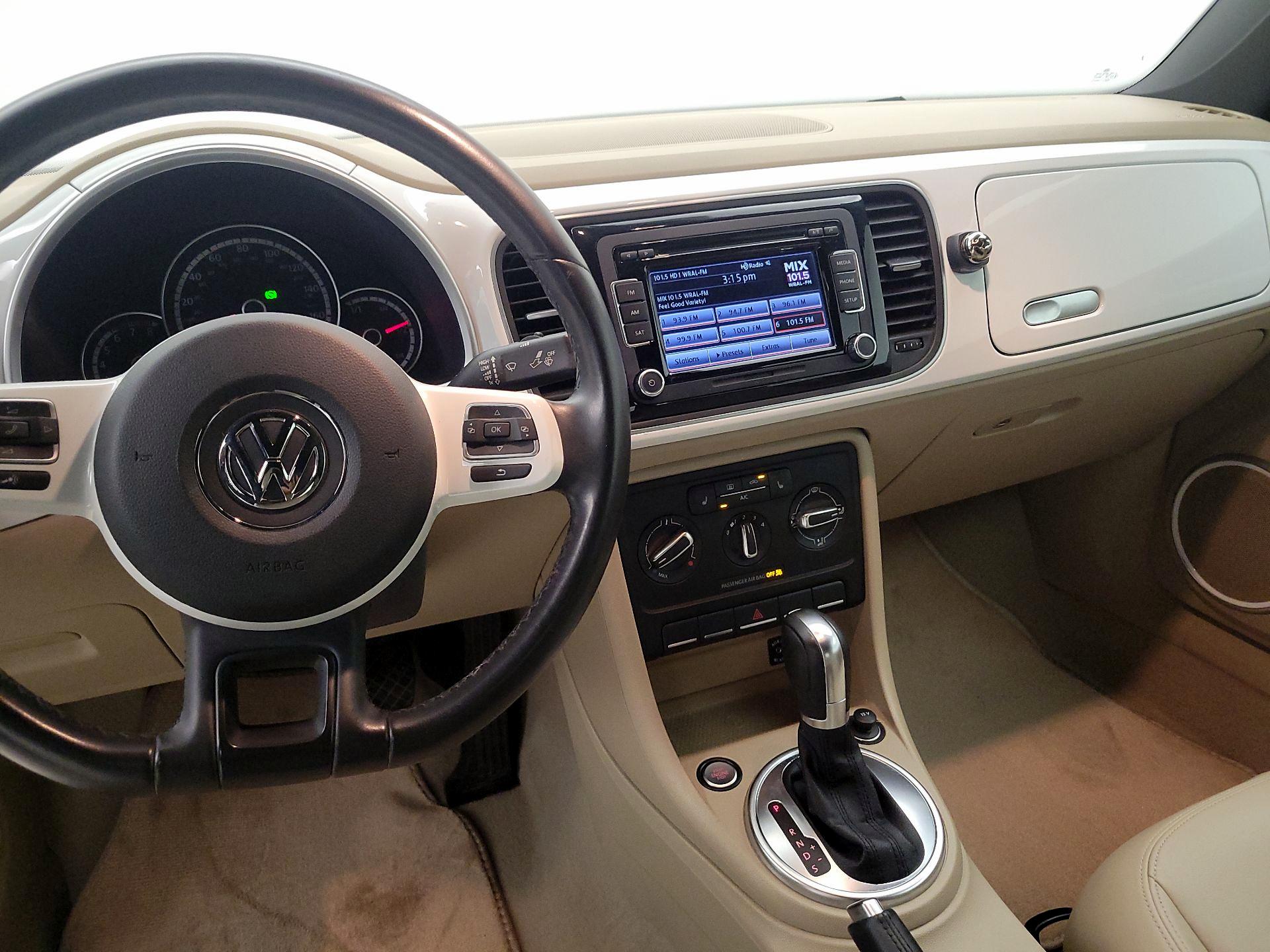 Thumbnail: 2014 Volkswagen Beetle - 9