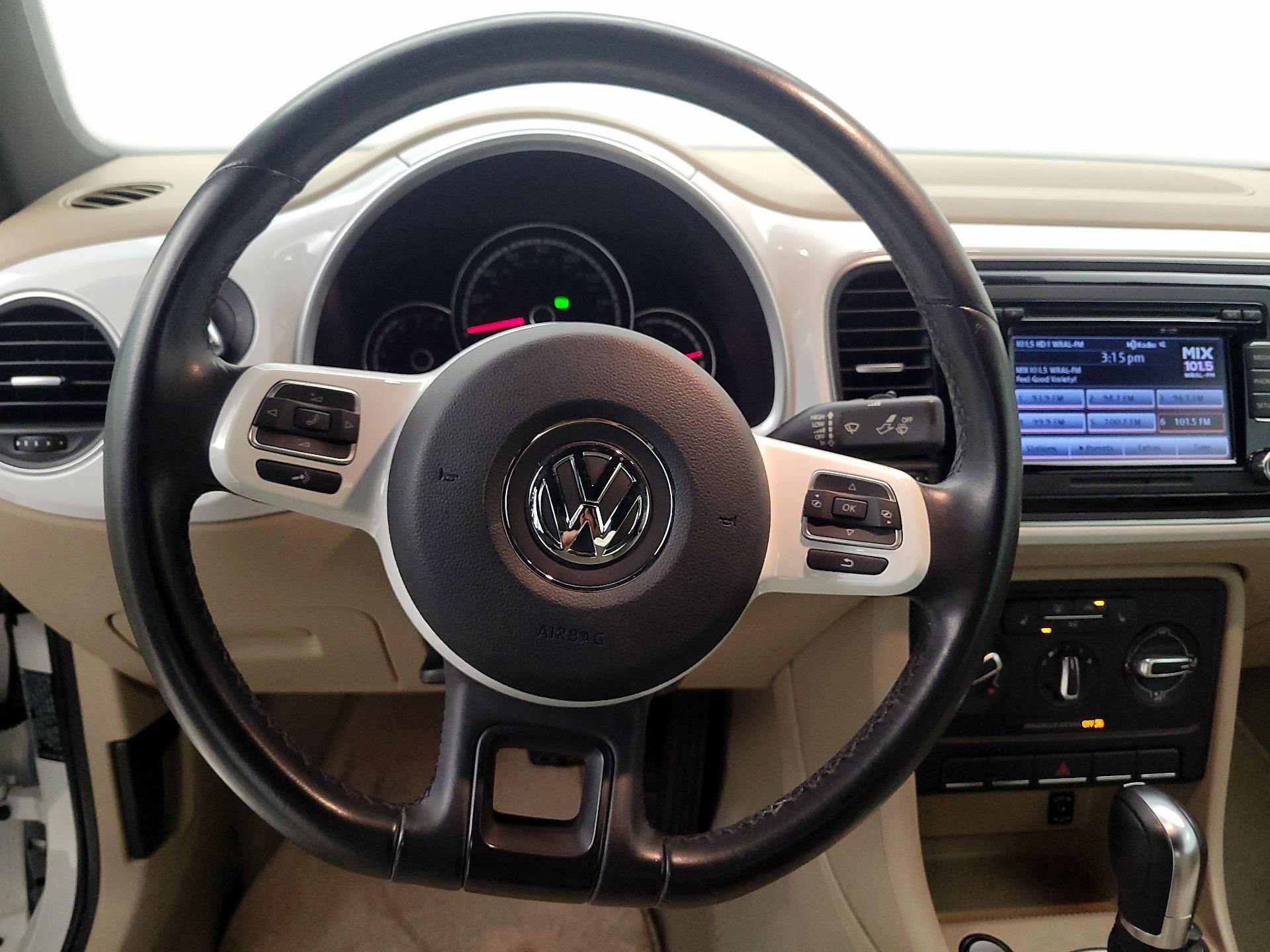 Thumbnail: 2014 Volkswagen Beetle - 10