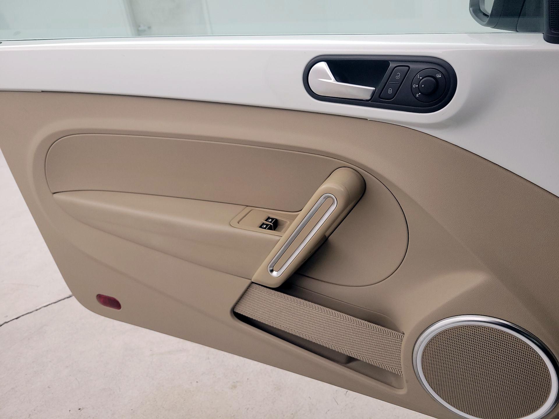 Thumbnail: 2014 Volkswagen Beetle - 12
