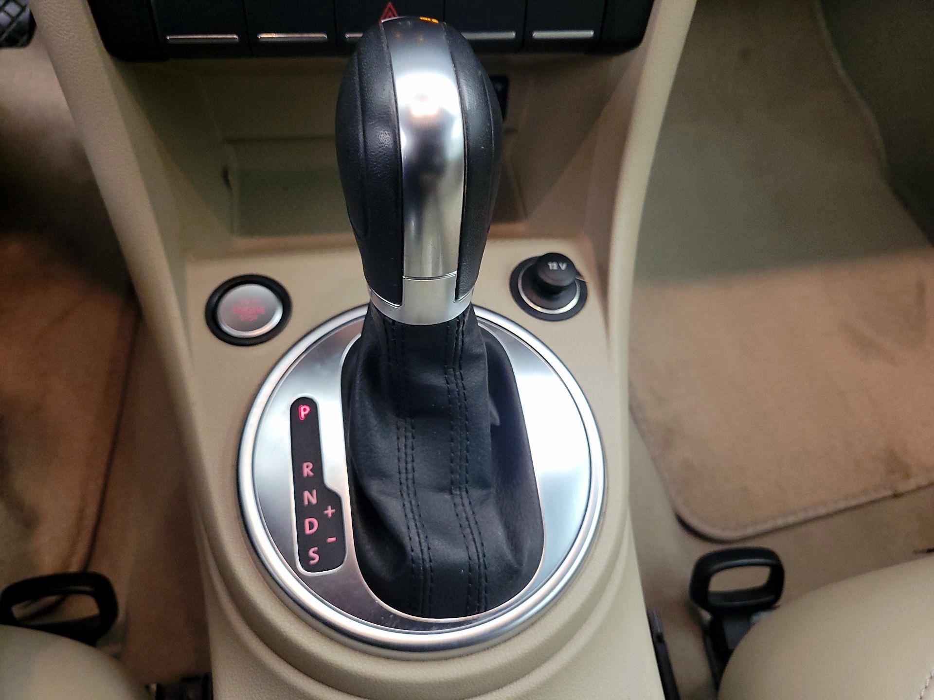 Thumbnail: 2014 Volkswagen Beetle - 15