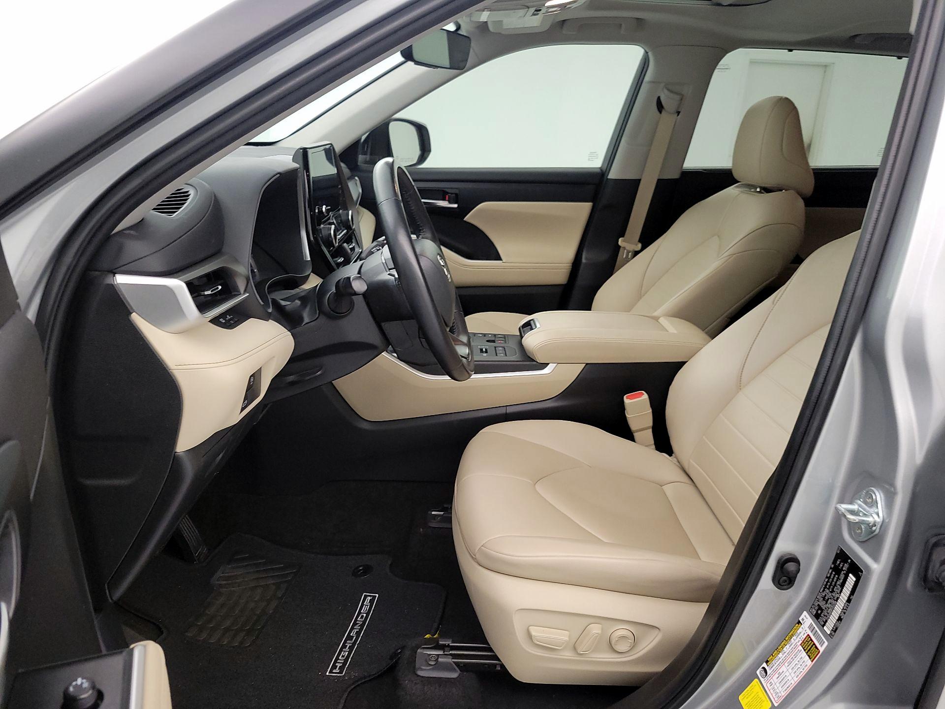 Thumbnail: 2023 Toyota Highlander - 11