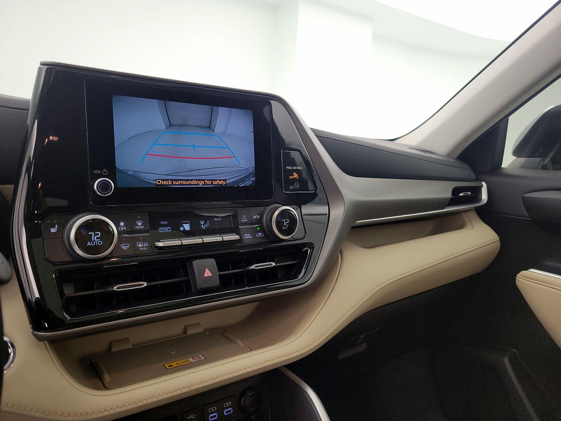 Thumbnail: 2023 Toyota Highlander - 14