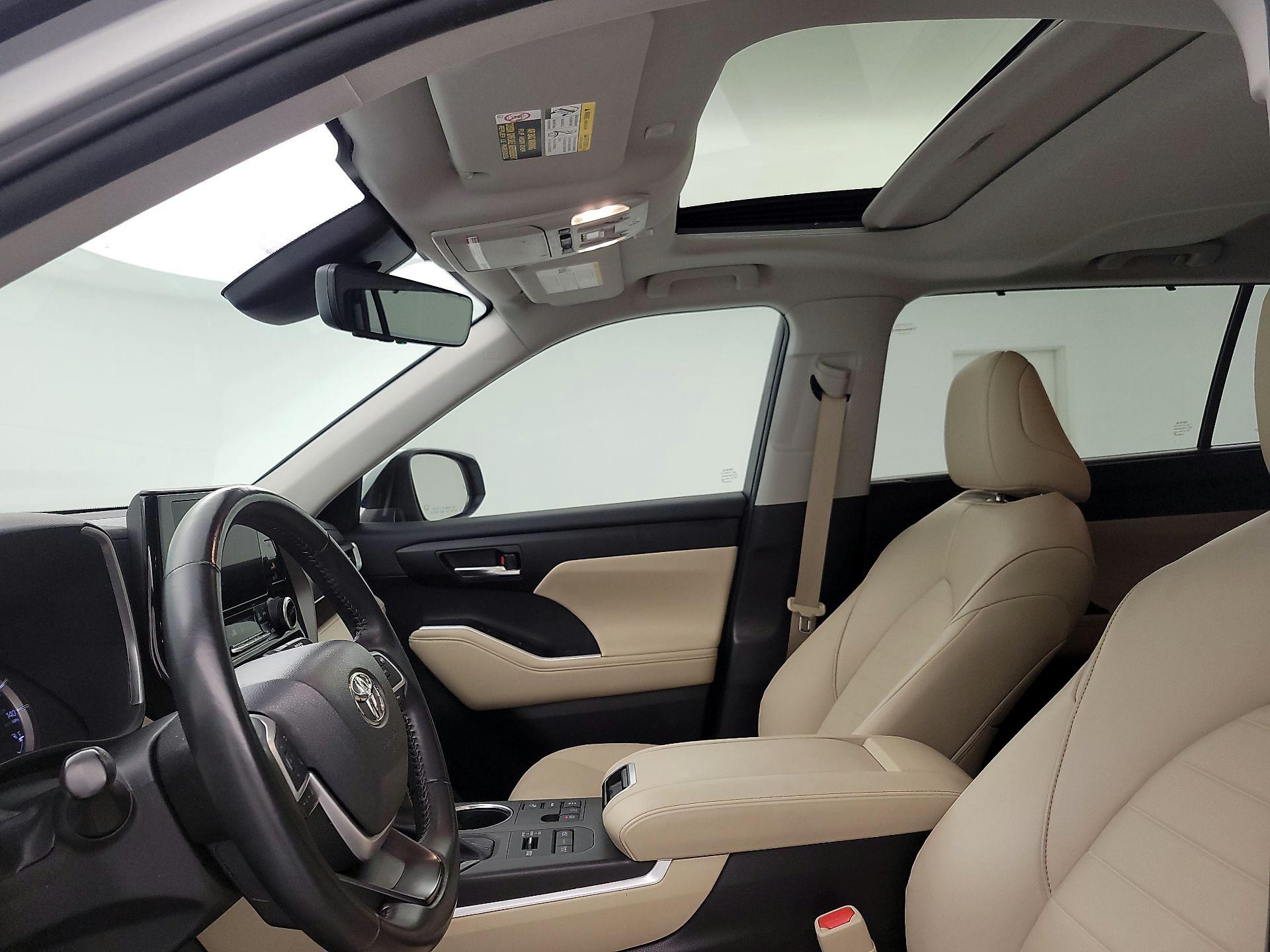 Thumbnail: 2023 Toyota Highlander - 19