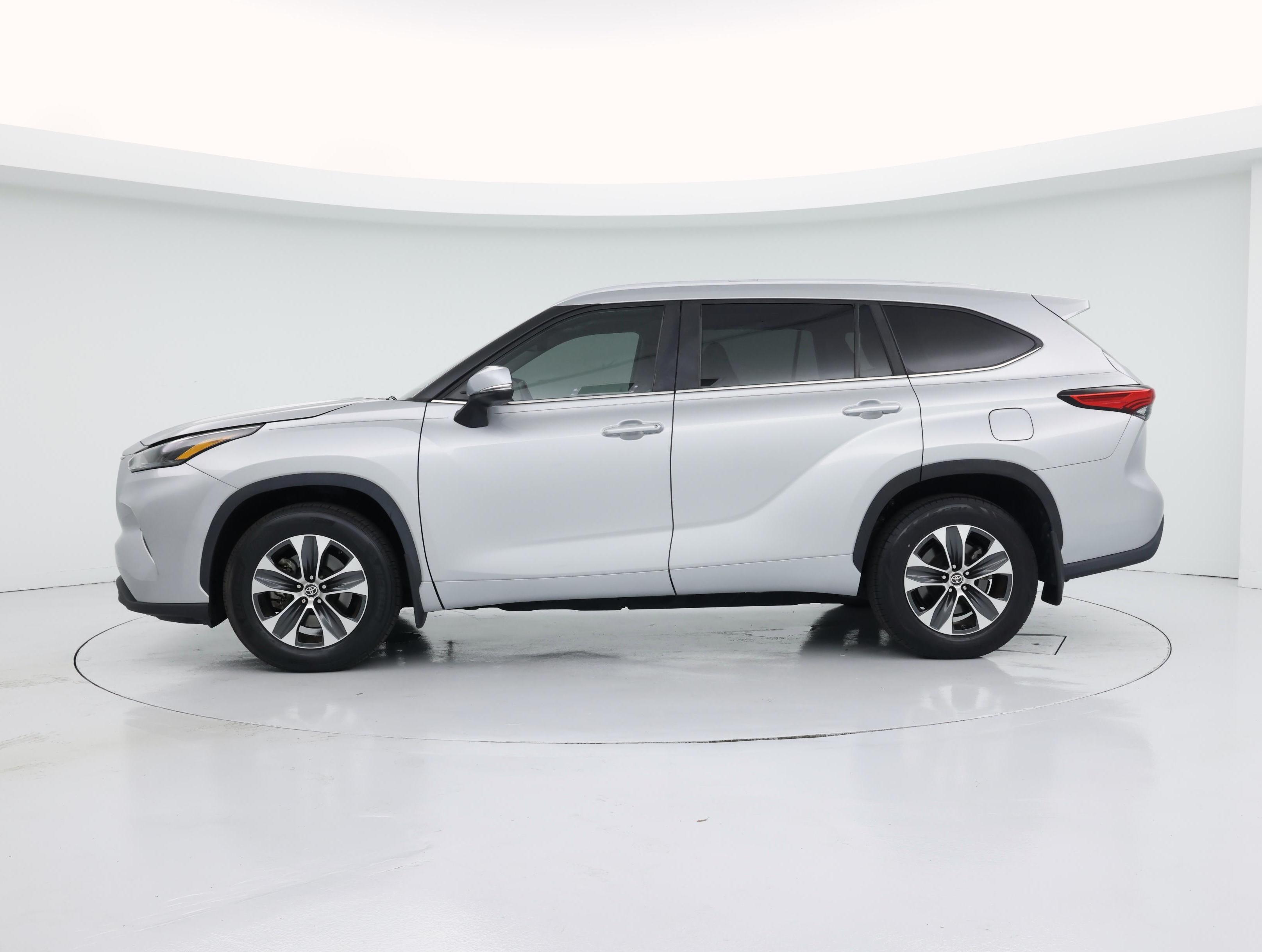Thumbnail: 2023 Toyota Highlander - 3