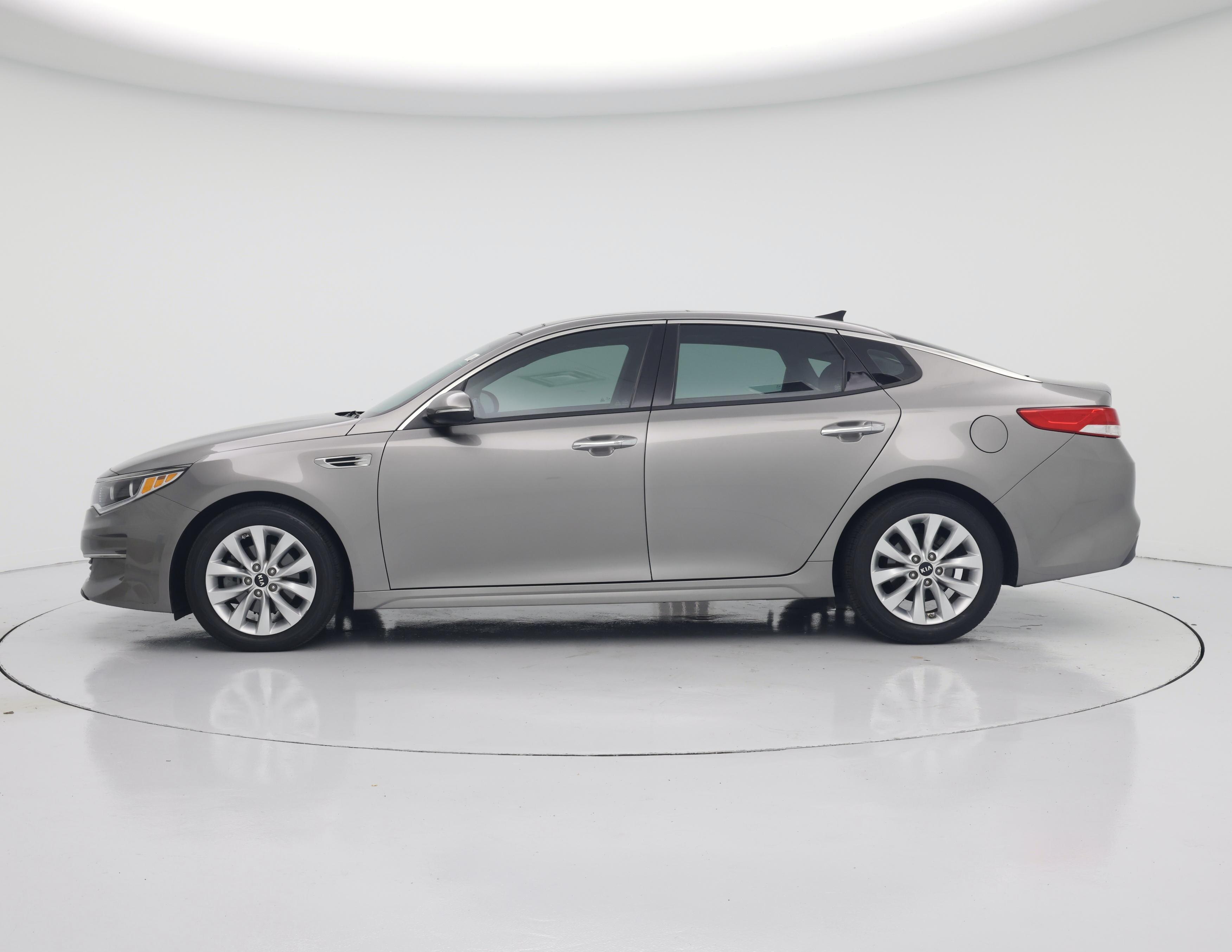 Thumbnail: 2016 Kia Optima - 3