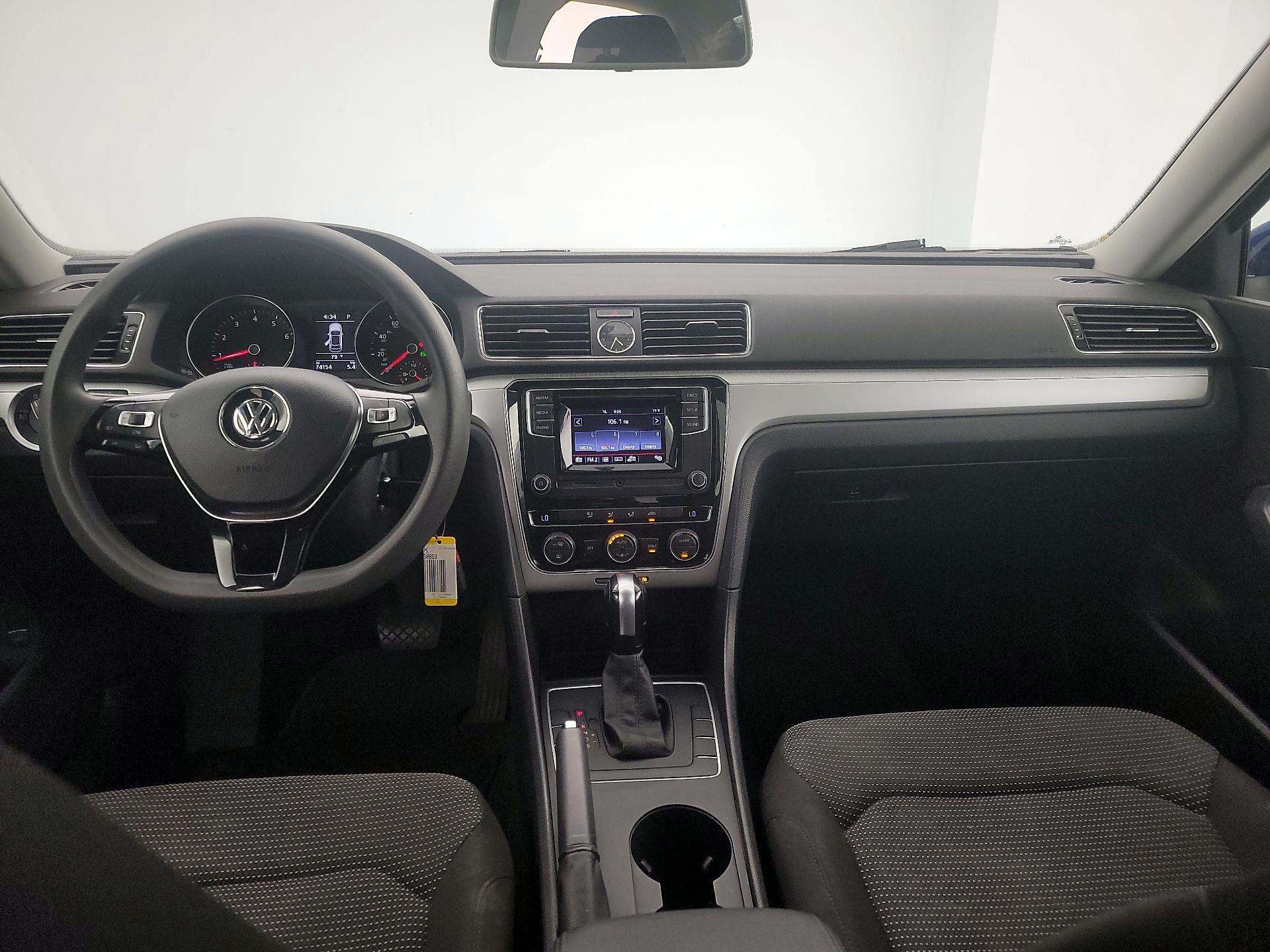 Thumbnail: 2016 Volkswagen Passat - 9