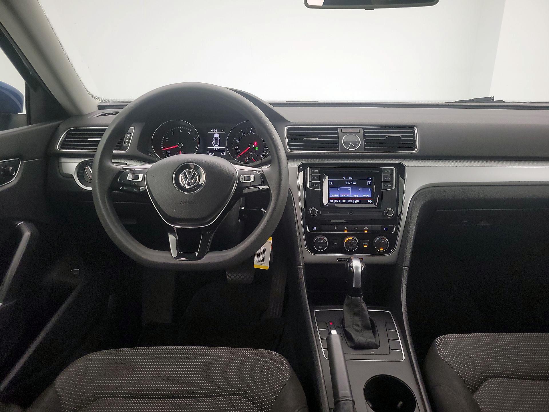 Thumbnail: 2016 Volkswagen Passat - 10