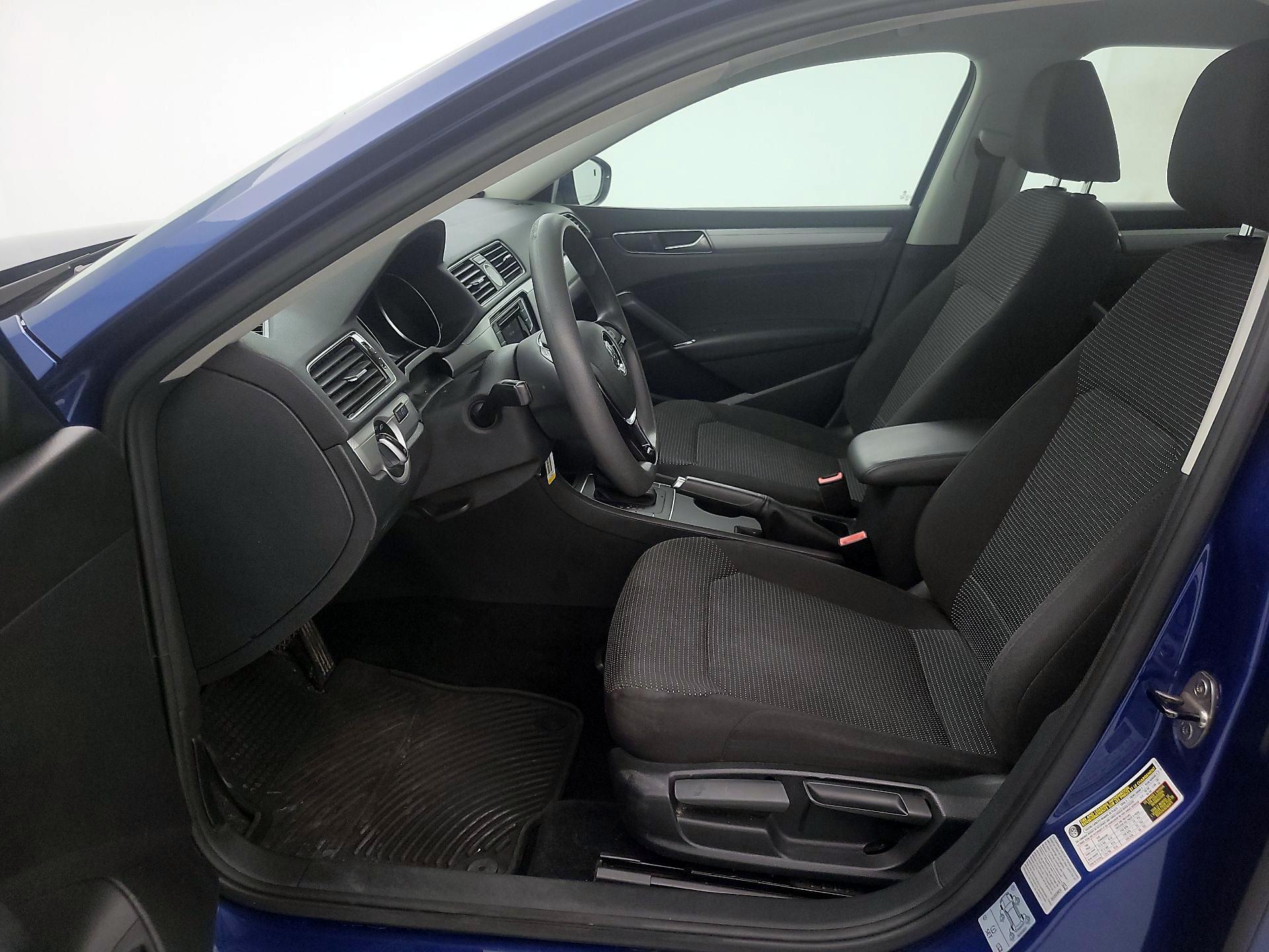 Thumbnail: 2016 Volkswagen Passat - 11