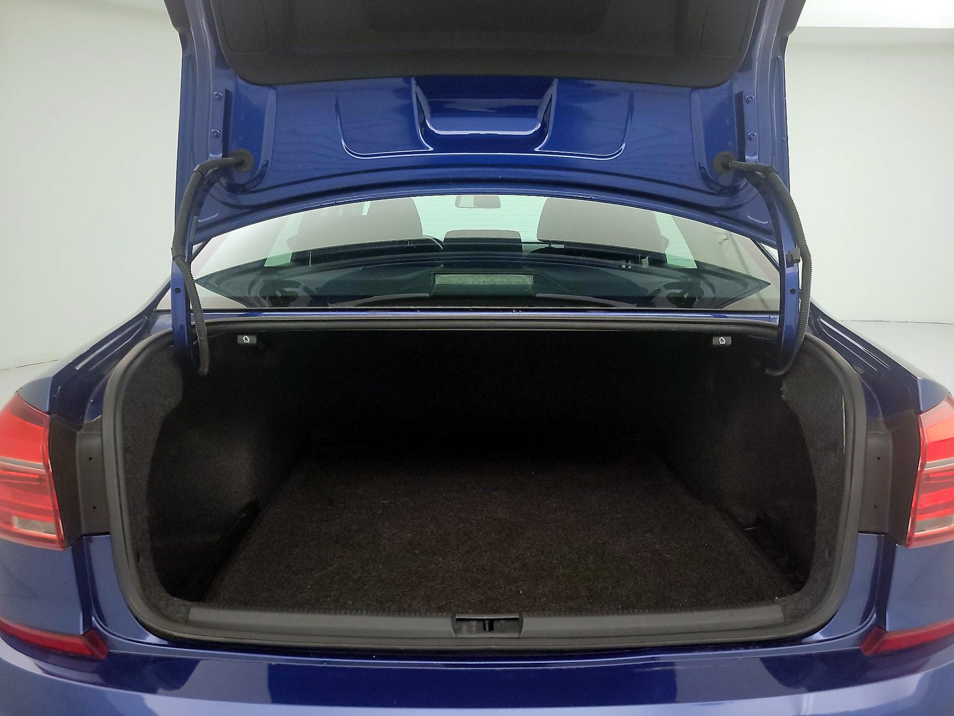 Thumbnail: 2016 Volkswagen Passat - 20