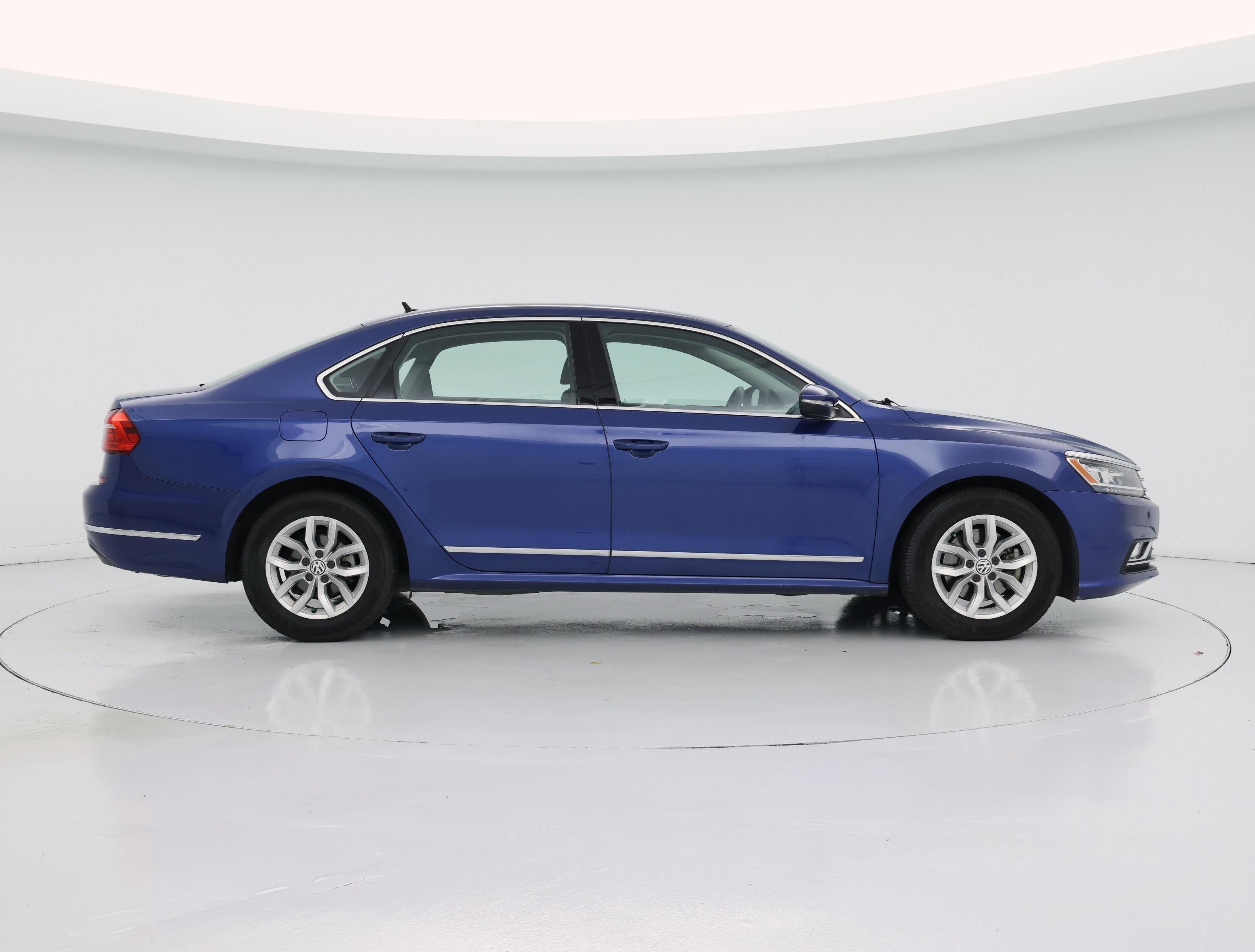 Thumbnail: 2016 Volkswagen Passat - 7