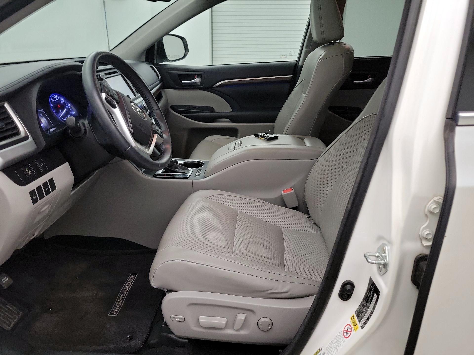Thumbnail: 2015 Toyota Highlander - 11
