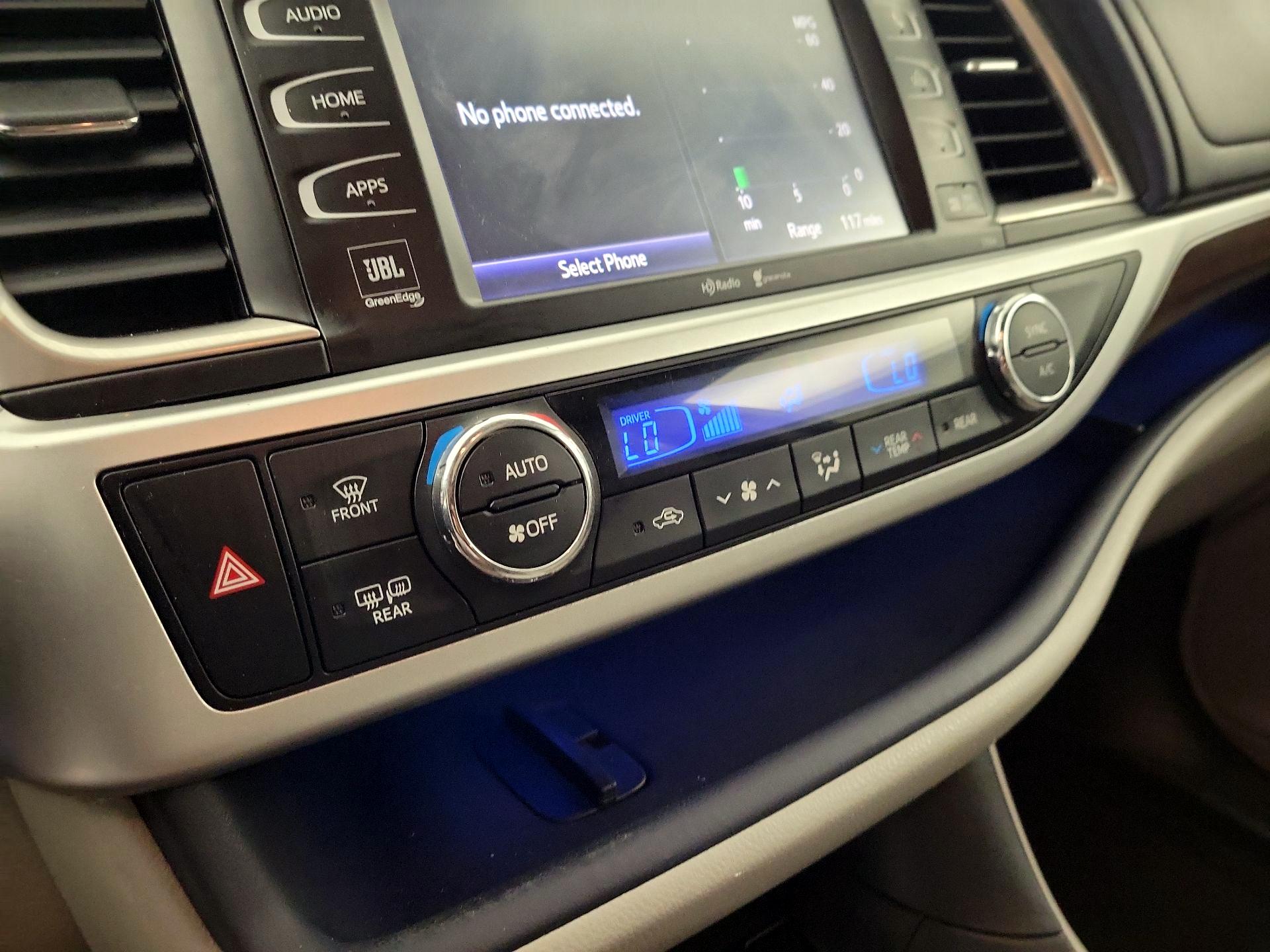 Thumbnail: 2015 Toyota Highlander - 16