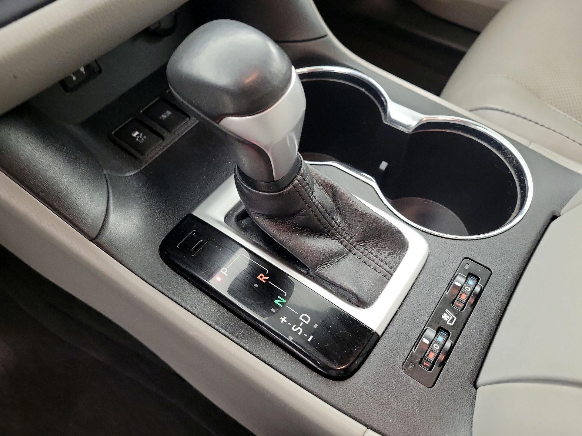 Thumbnail: 2015 Toyota Highlander - 17