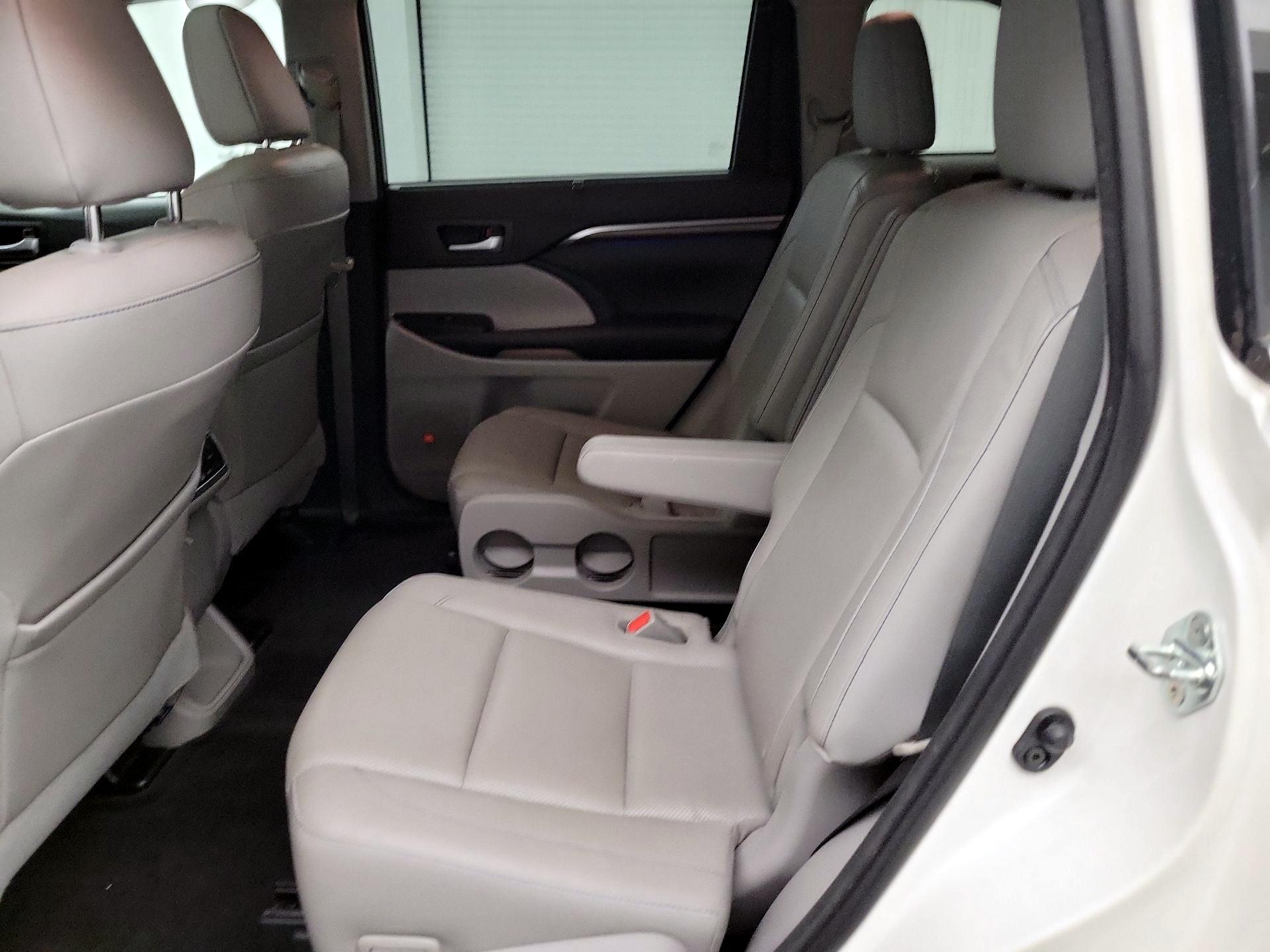 Thumbnail: 2015 Toyota Highlander - 19