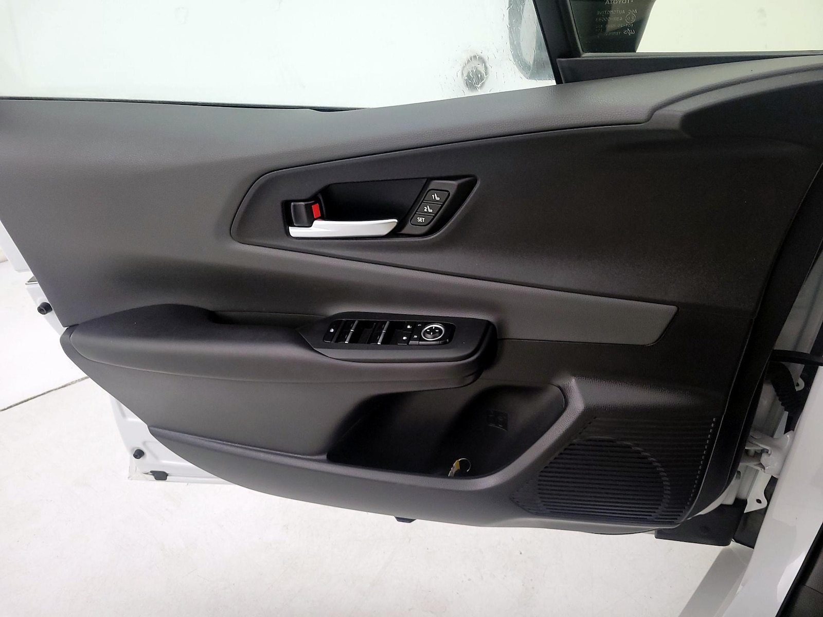 2024 Toyota Prius Limited - Photo 13