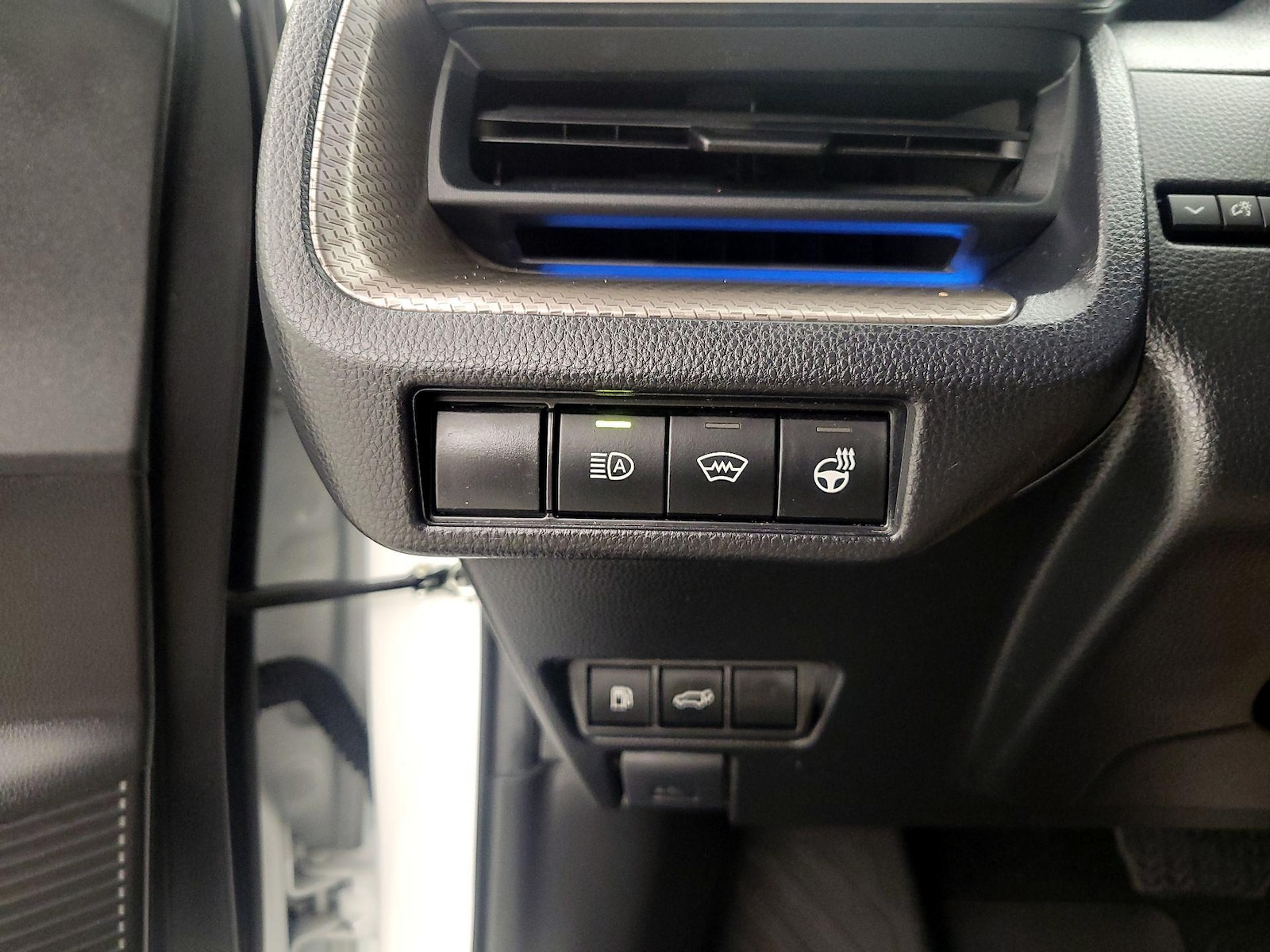 2024 Toyota Prius Limited - Photo 14