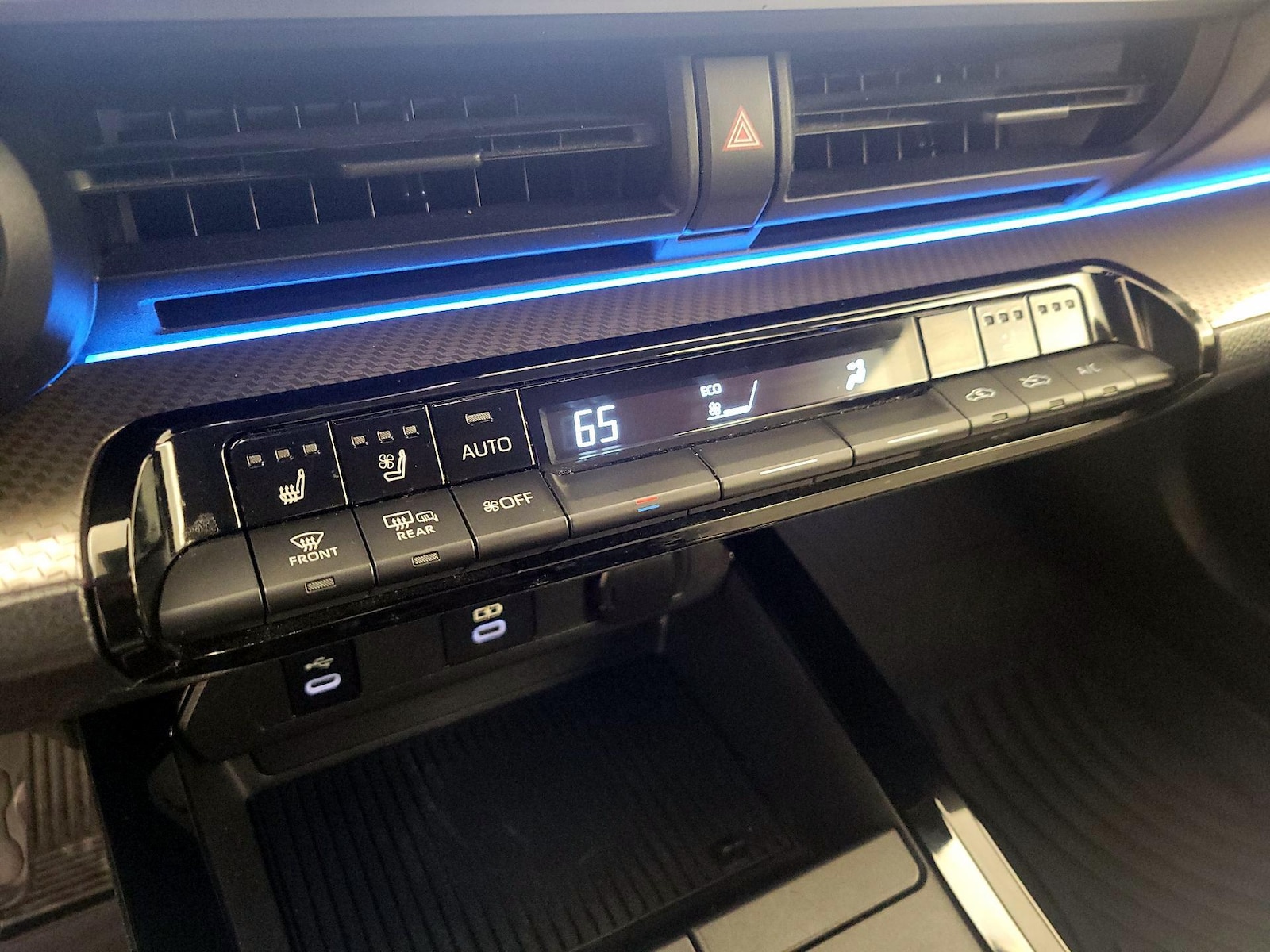 2024 Toyota Prius Limited - Photo 18