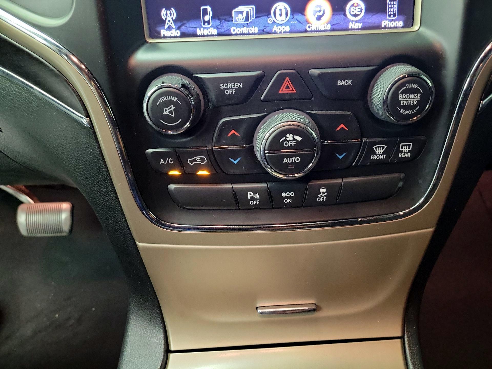 Thumbnail: 2015 Jeep Grand Cherokee - 17