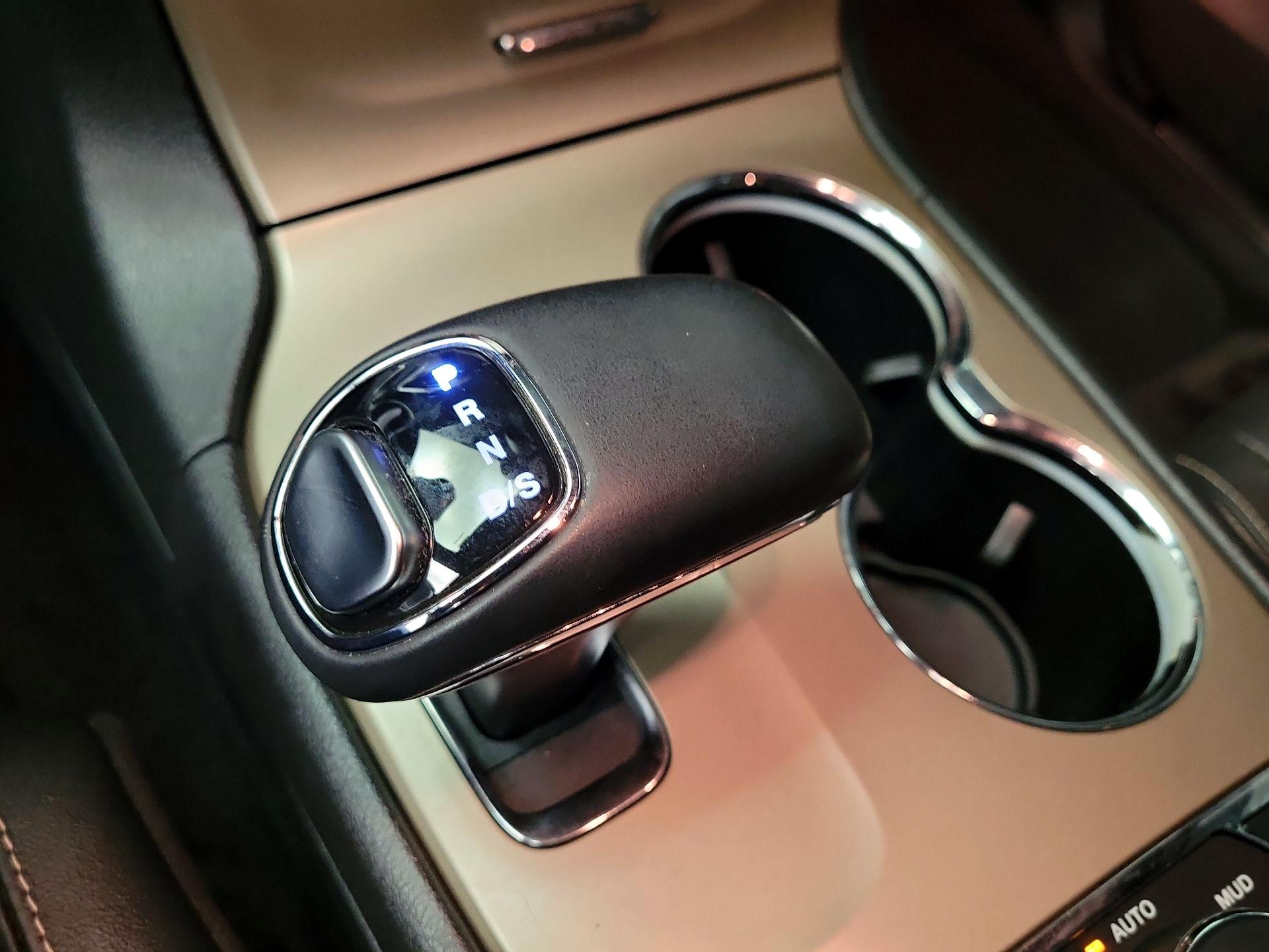 Thumbnail: 2015 Jeep Grand Cherokee - 18