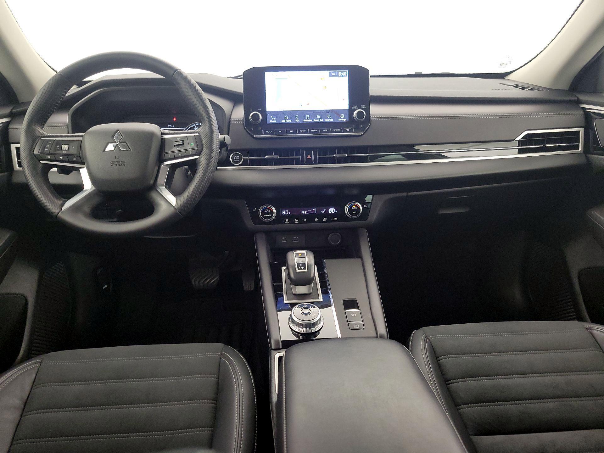 Thumbnail: 2023 Mitsubishi Outlander - 9