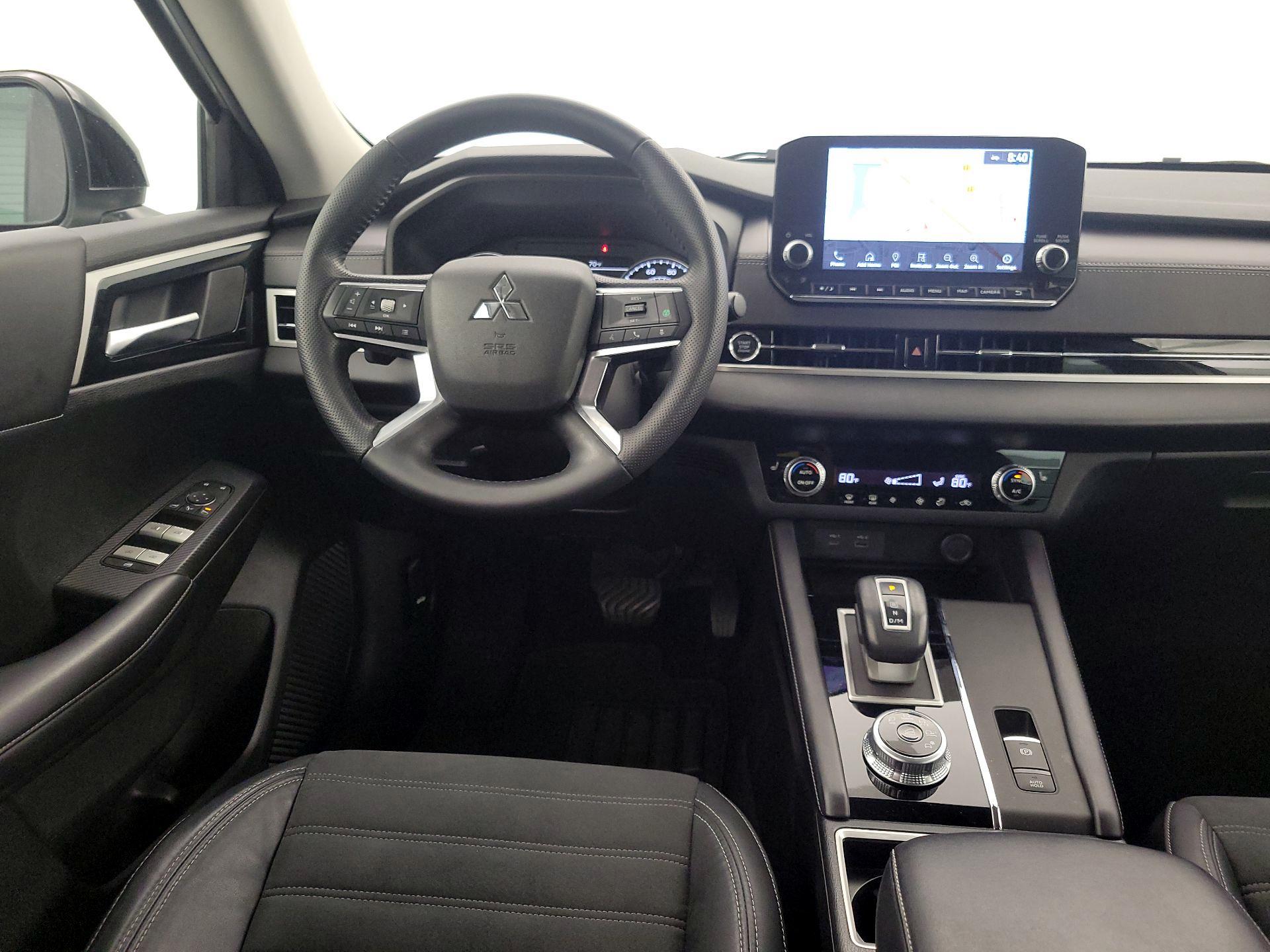 Thumbnail: 2023 Mitsubishi Outlander - 10