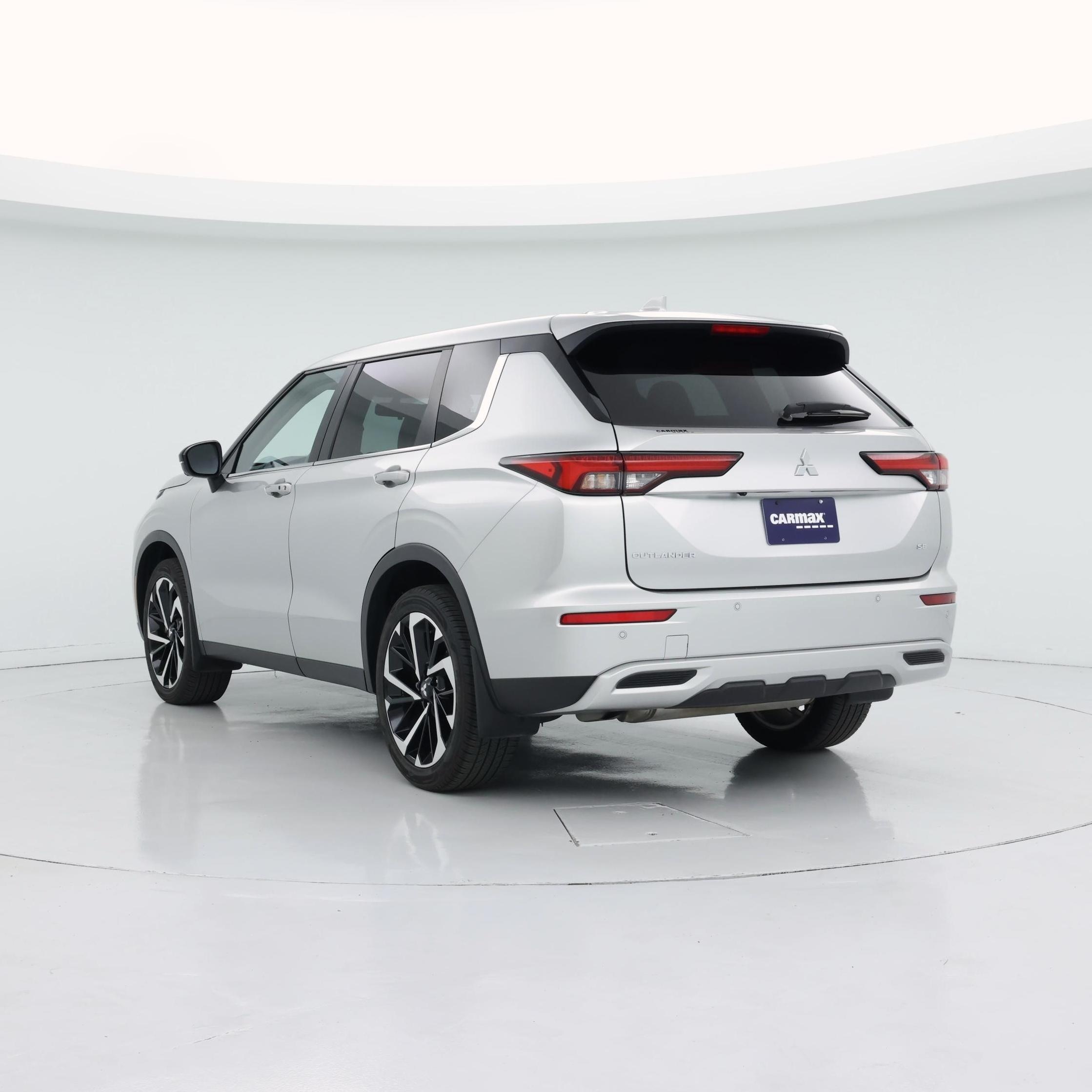 Thumbnail: 2023 Mitsubishi Outlander - 2