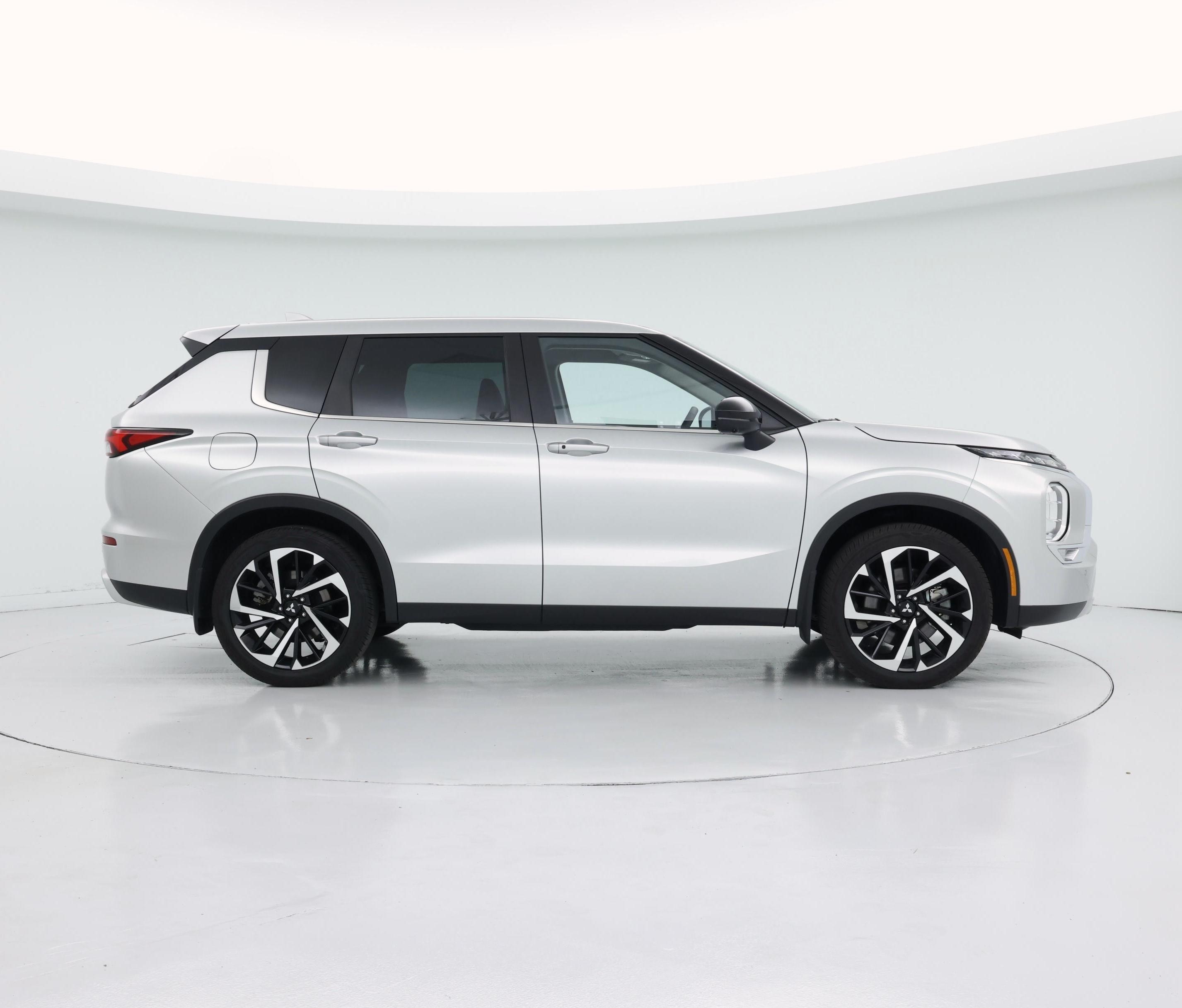 Thumbnail: 2023 Mitsubishi Outlander - 7