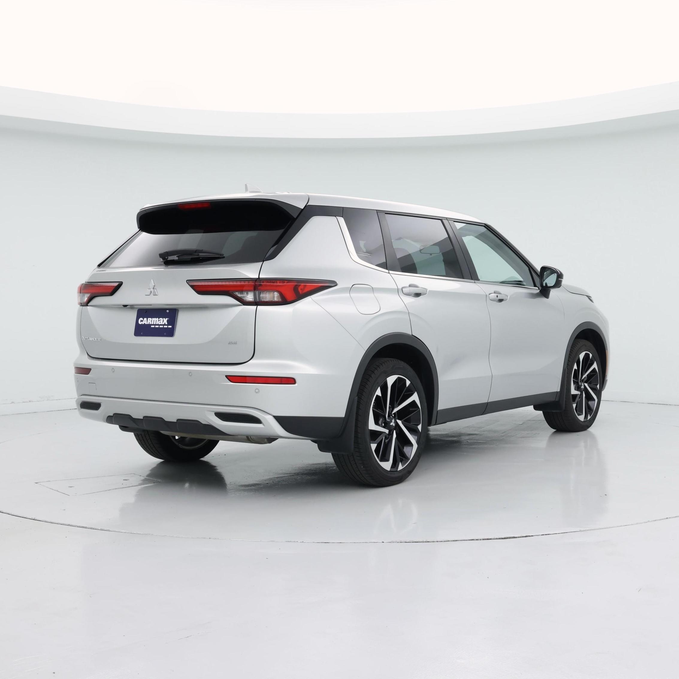 Thumbnail: 2023 Mitsubishi Outlander - 8