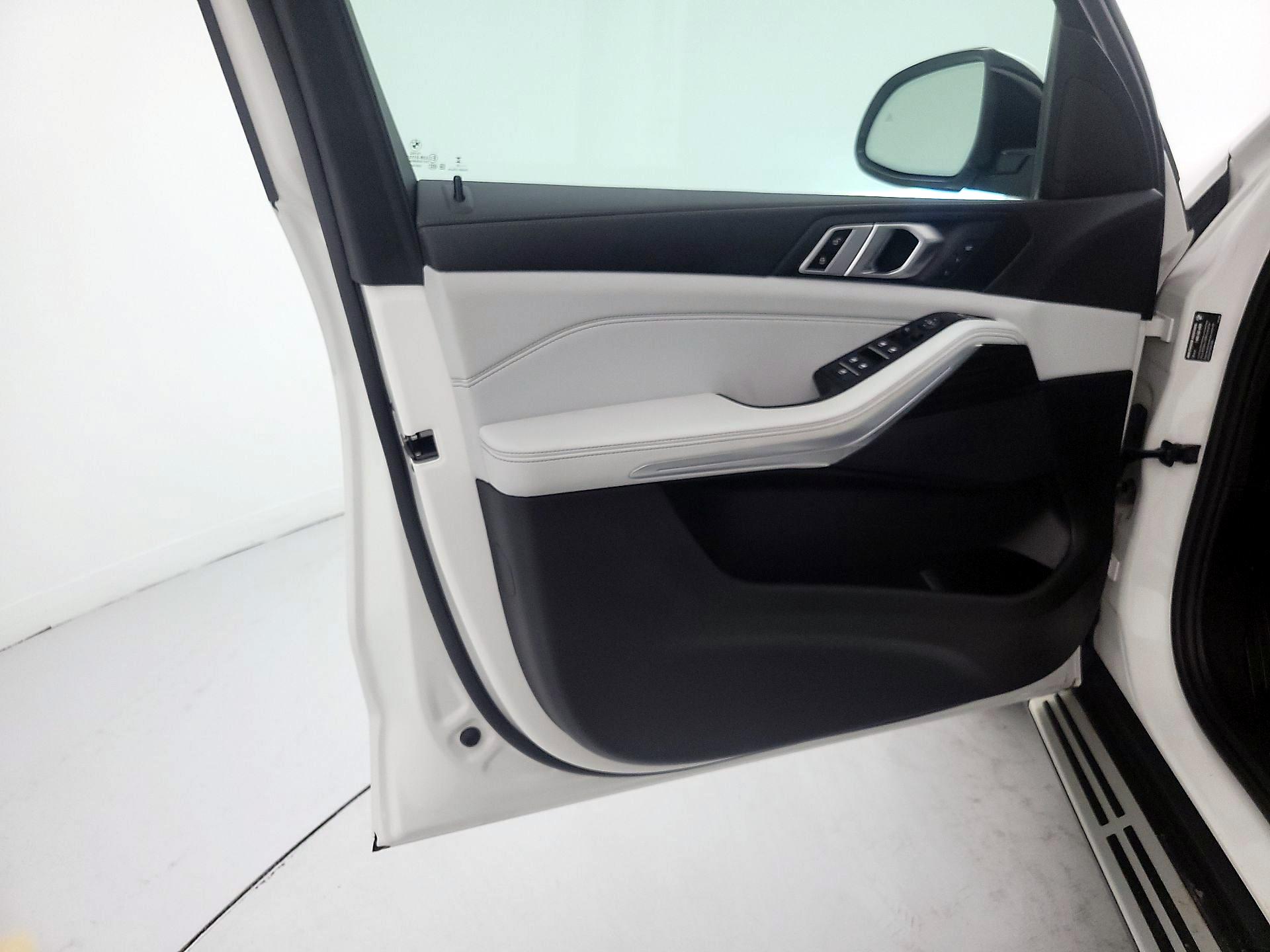 Thumbnail: 2023 BMW X5 - 12
