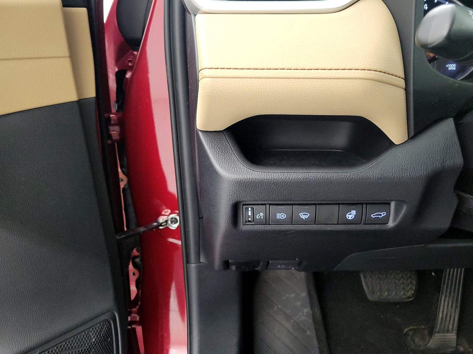 2020 Toyota RAV4 XLE Premium - Photo 14