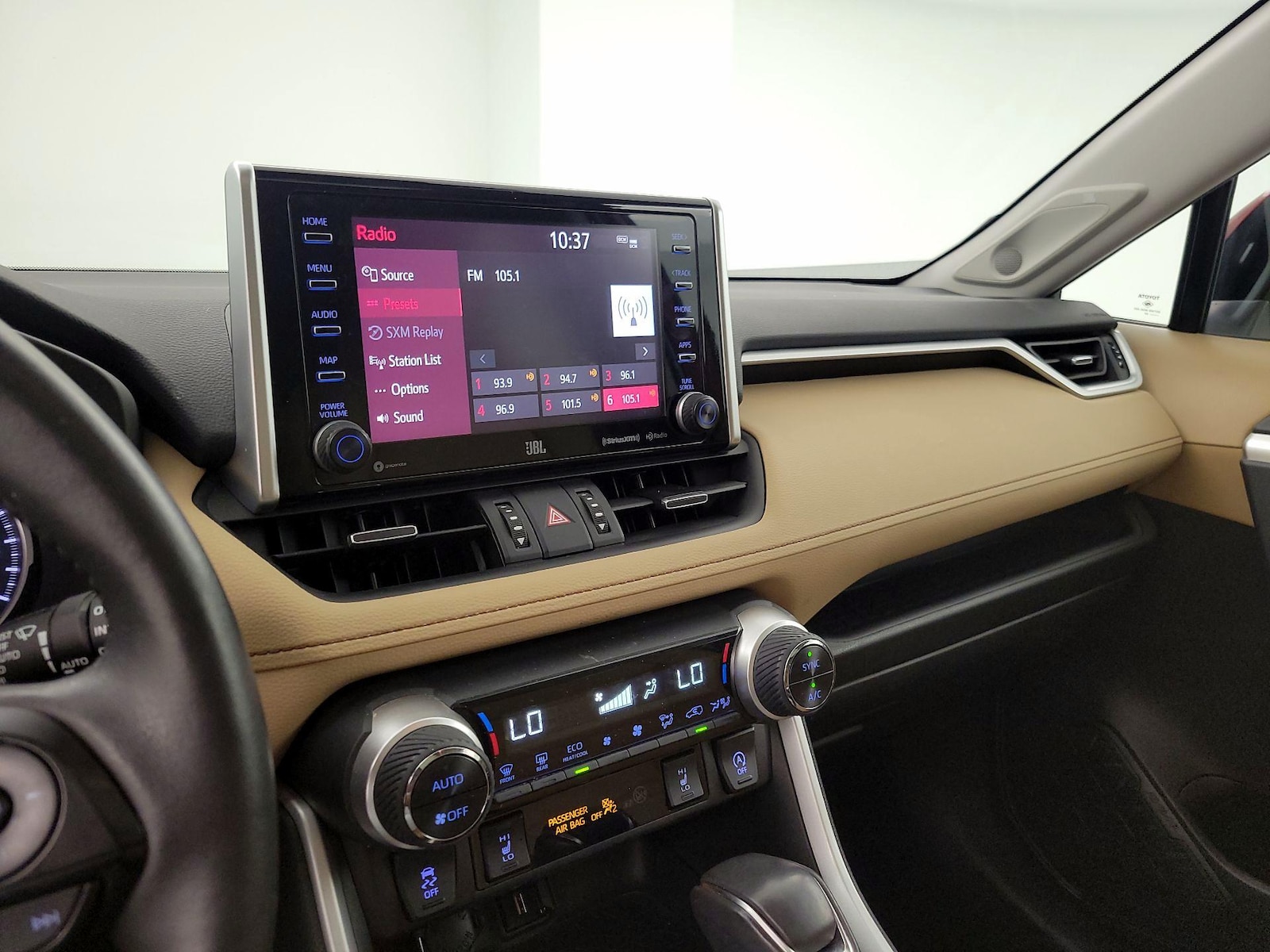 2020 Toyota RAV4 XLE Premium - Photo 16