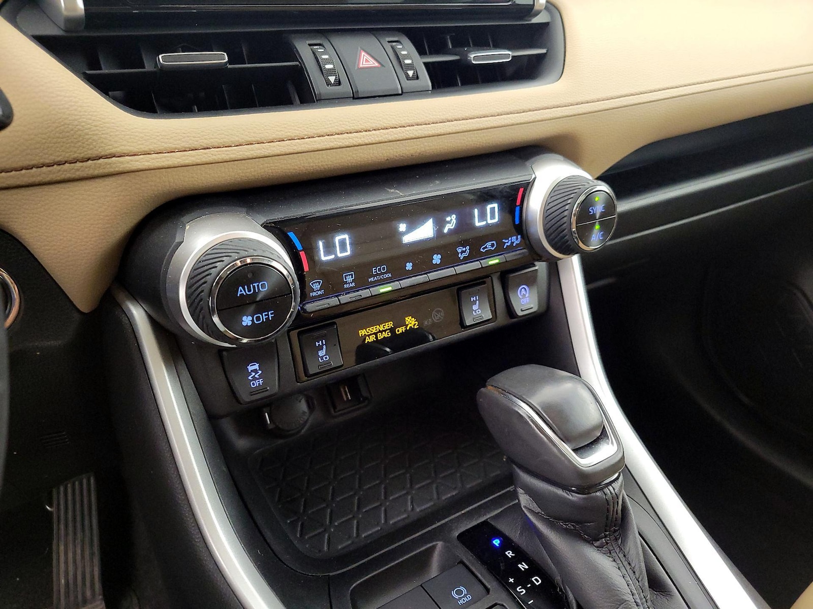 2020 Toyota RAV4 XLE Premium - Photo 17
