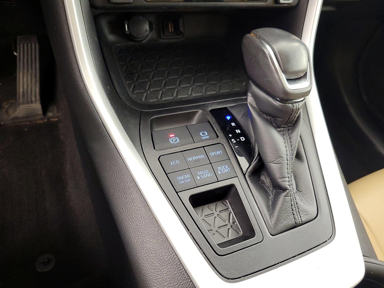 2020 Toyota RAV4 XLE Premium - Photo 18