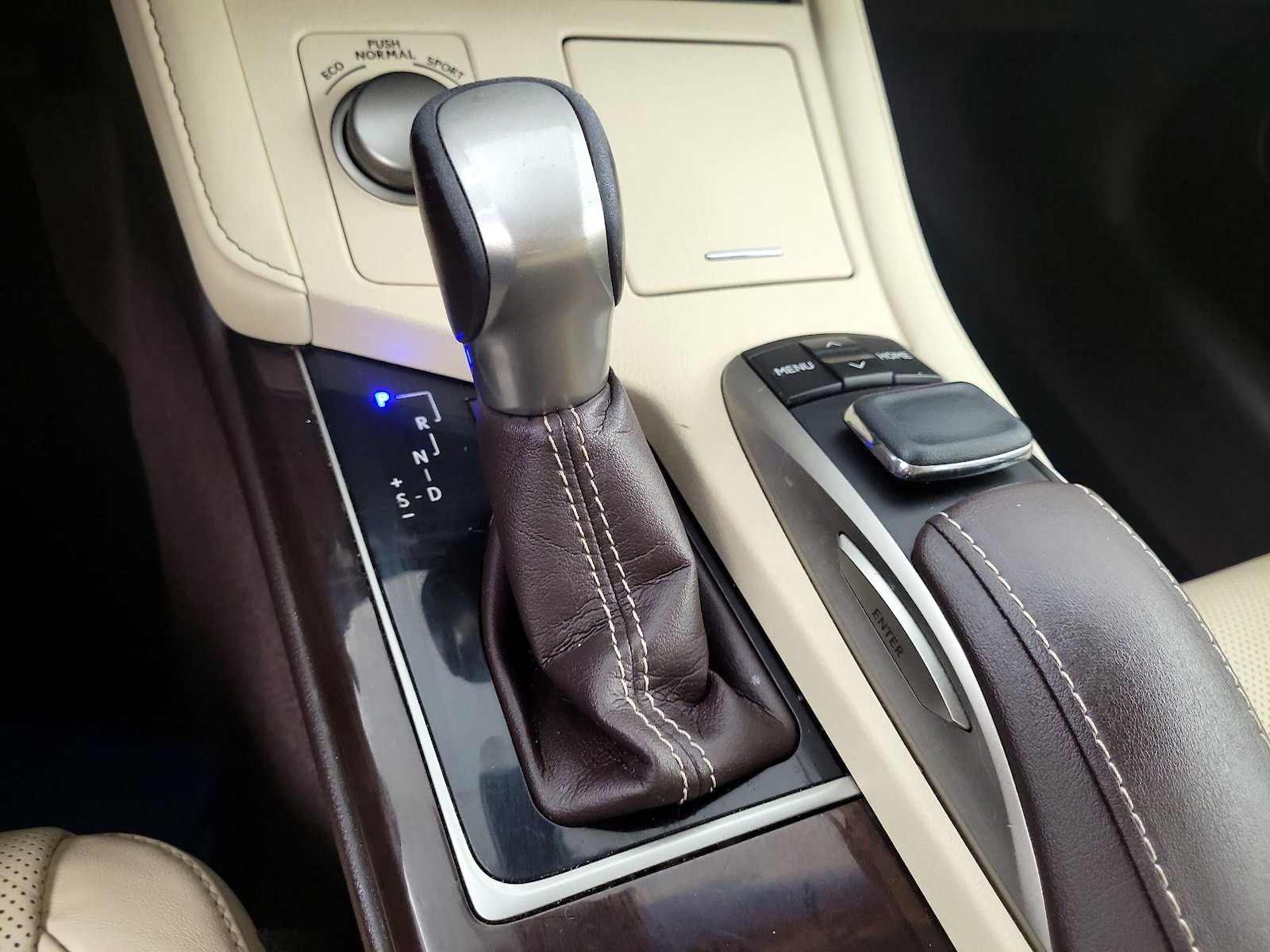 2016 Lexus ES 350 - Photo 16