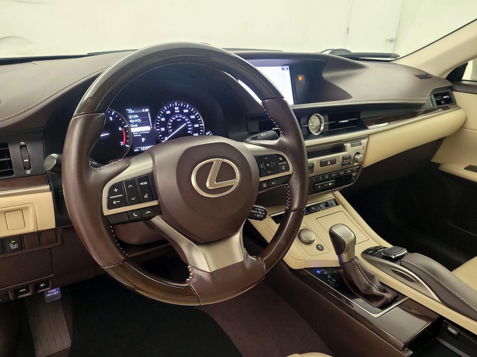 2016 Lexus ES 350 - Photo 8