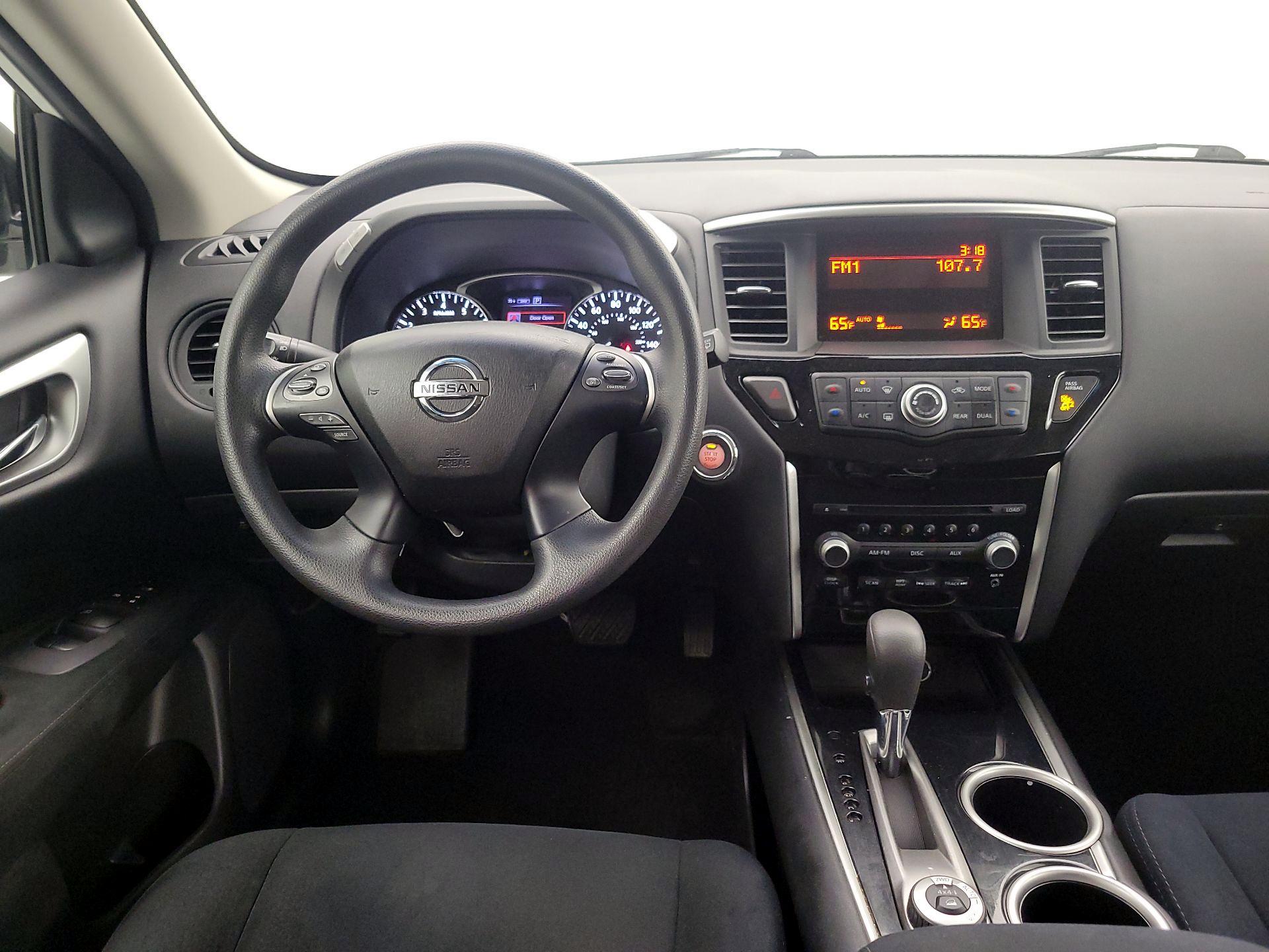 Thumbnail: 2016 Nissan Pathfinder - 10