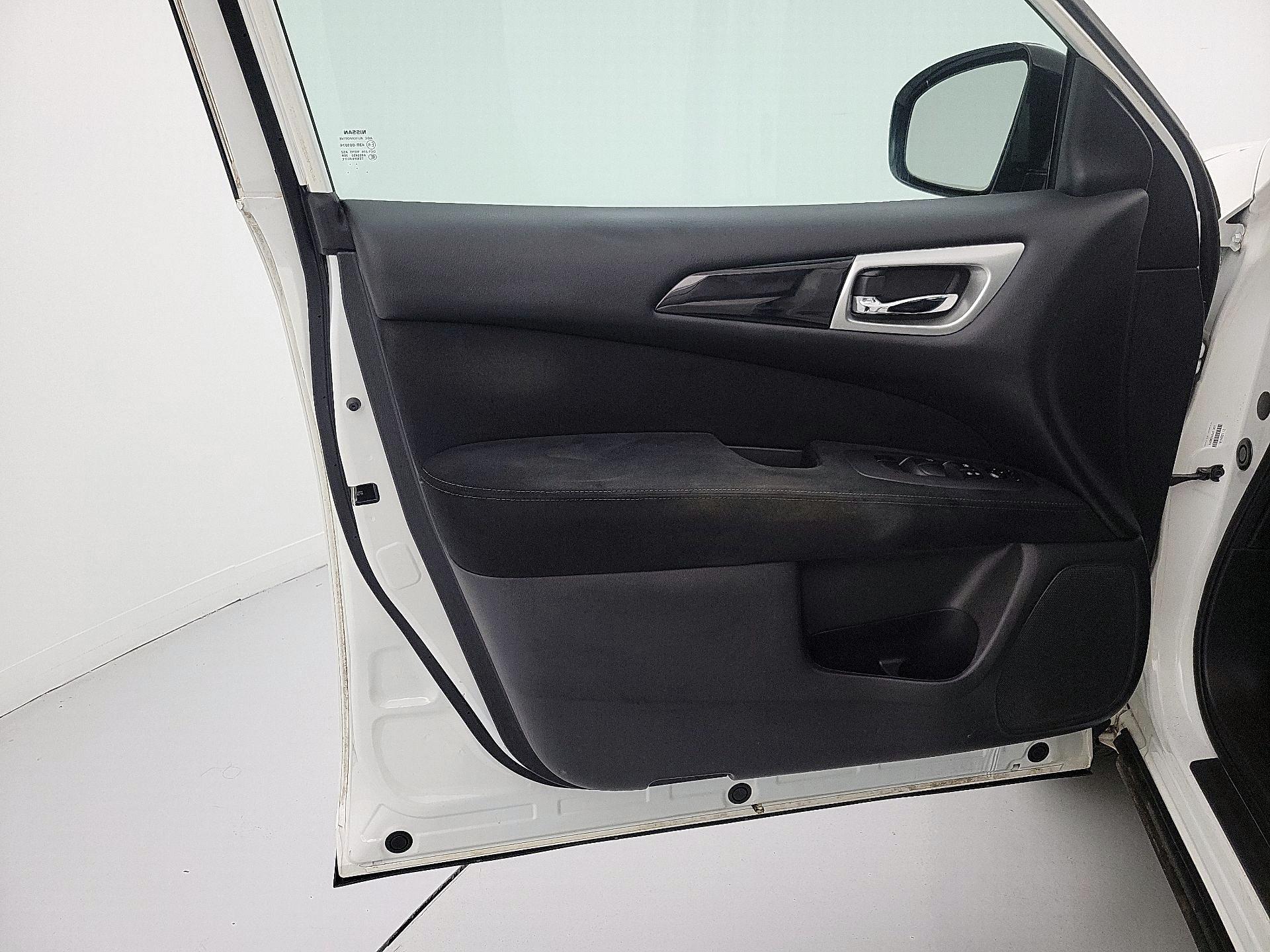 Thumbnail: 2016 Nissan Pathfinder - 12