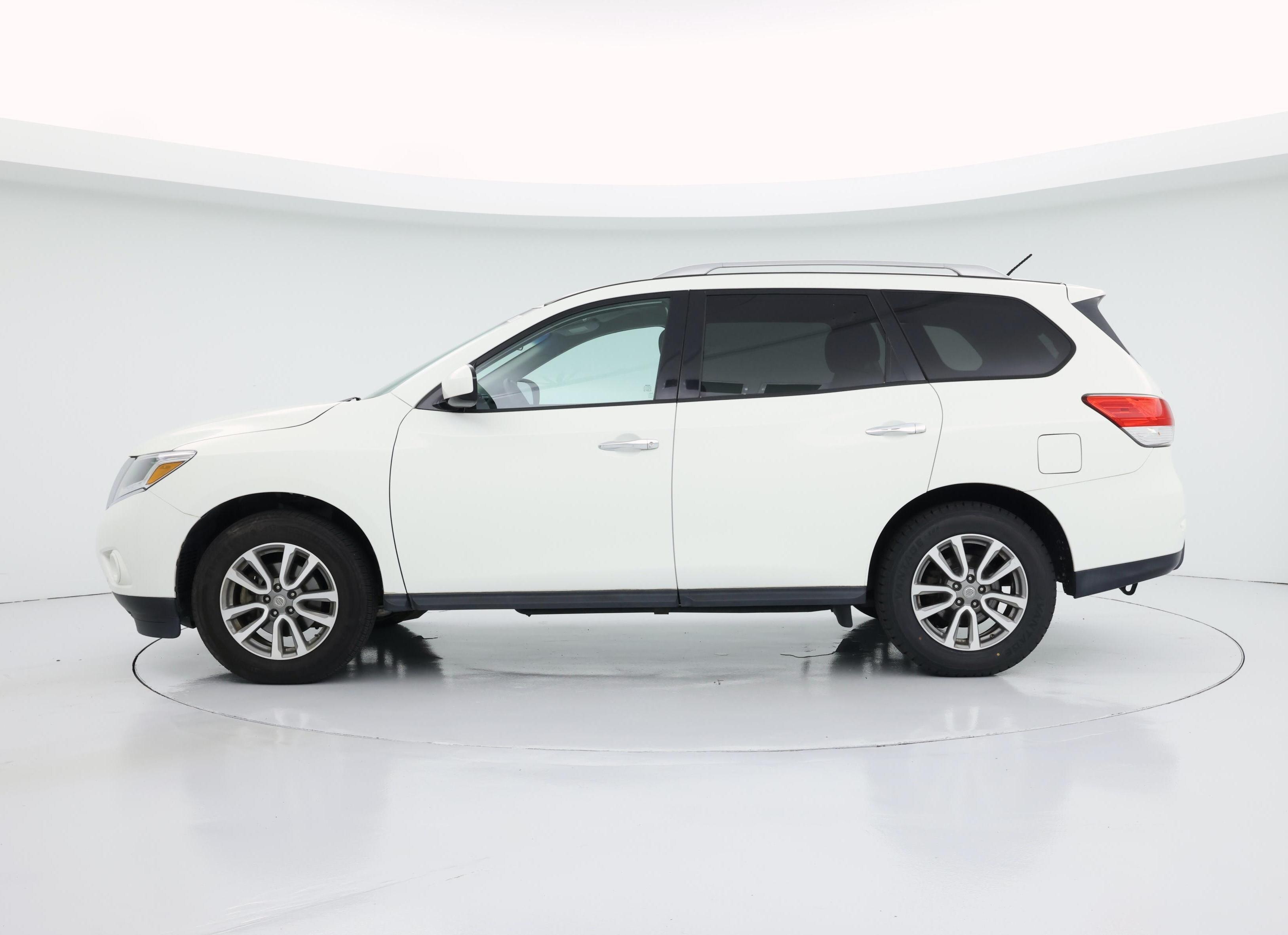 Thumbnail: 2016 Nissan Pathfinder - 3