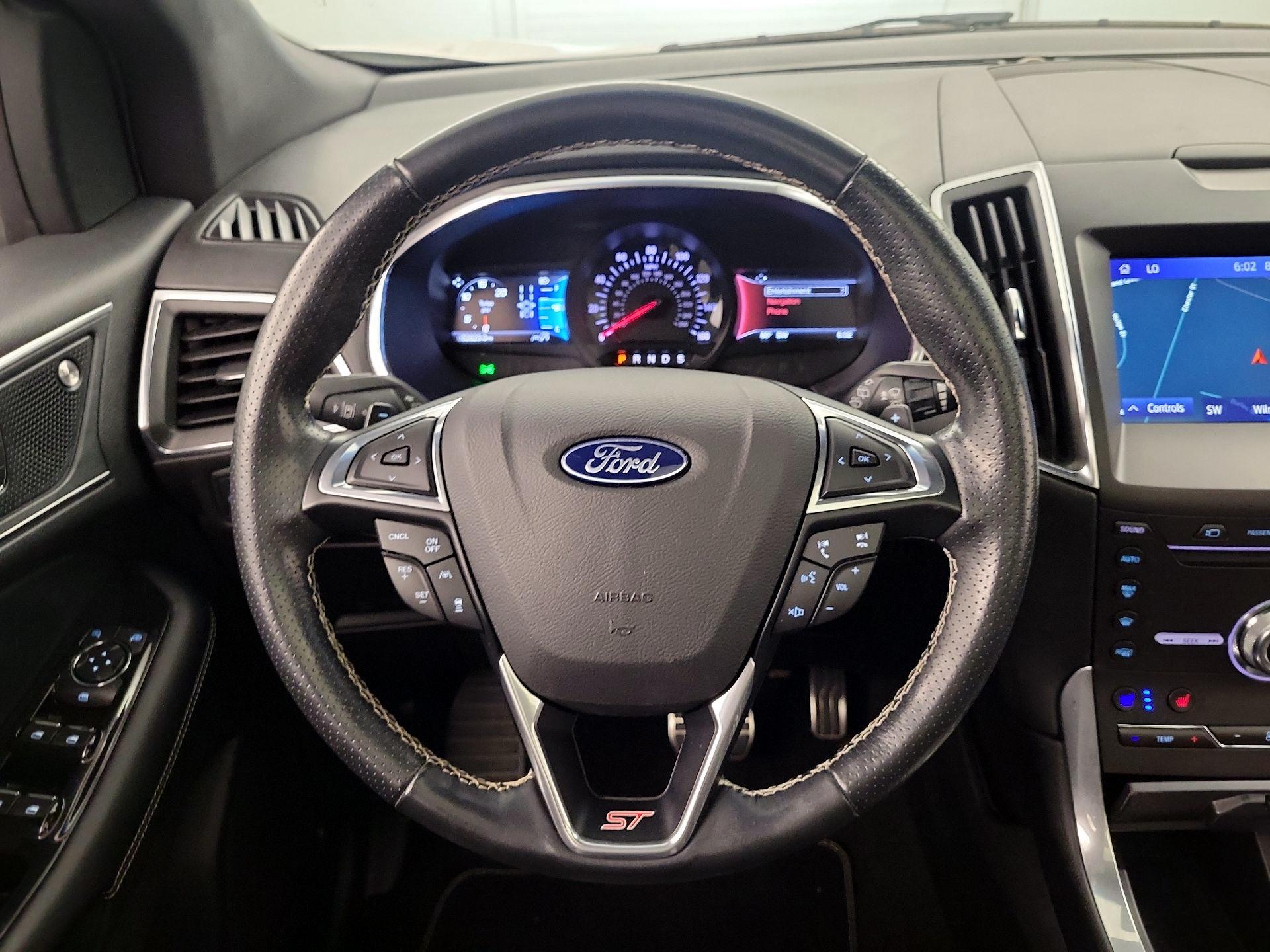 Thumbnail: 2019 Ford Edge - 10