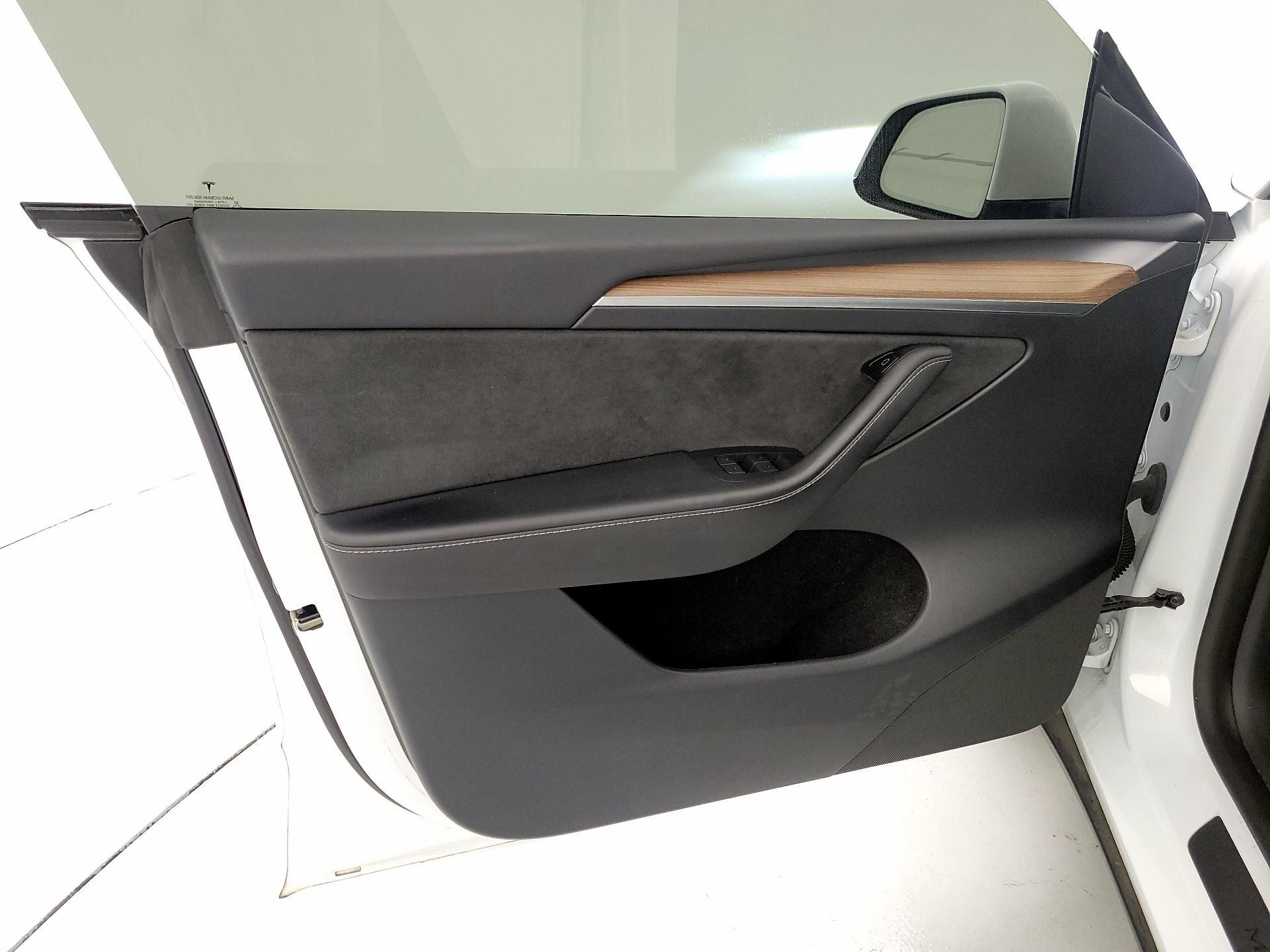 Thumbnail: 2023 Tesla Model Y - 12