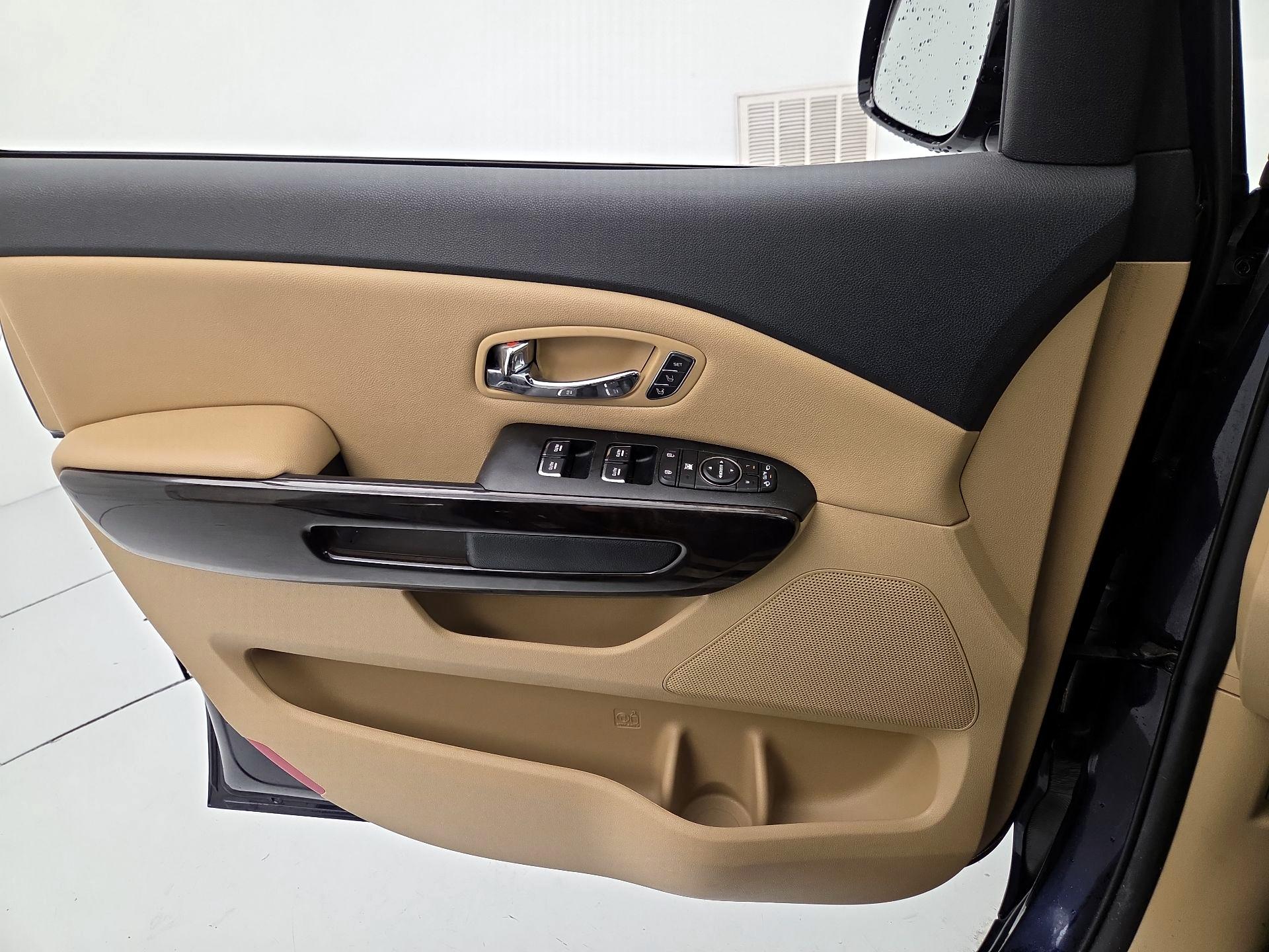 Thumbnail: 2020 Kia Sedona - 12
