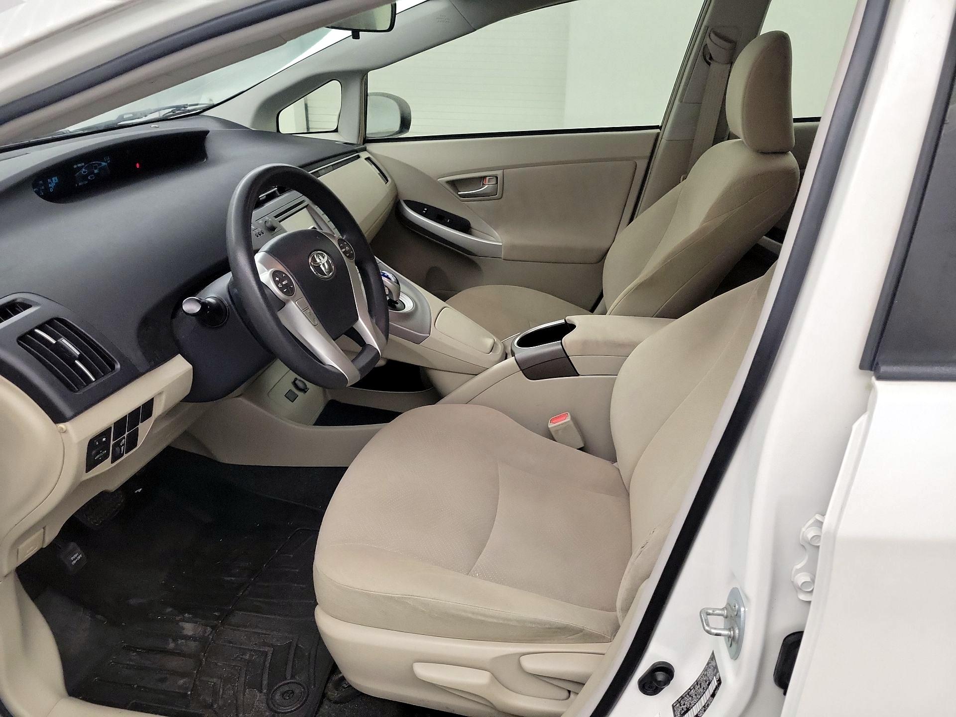 Thumbnail: 2015 Toyota Prius - 9