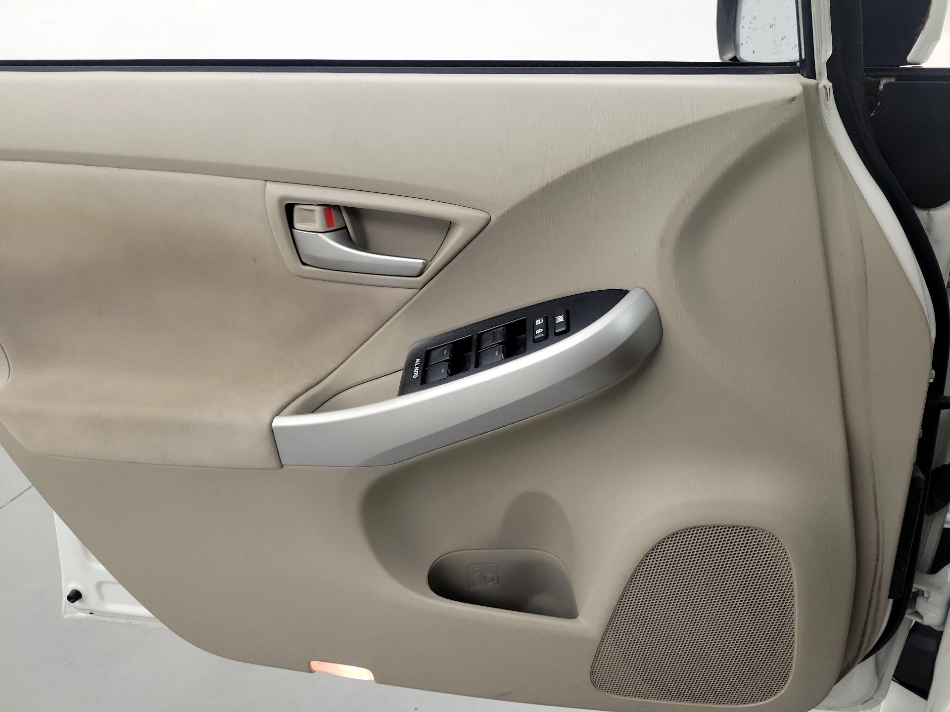 Thumbnail: 2015 Toyota Prius - 10