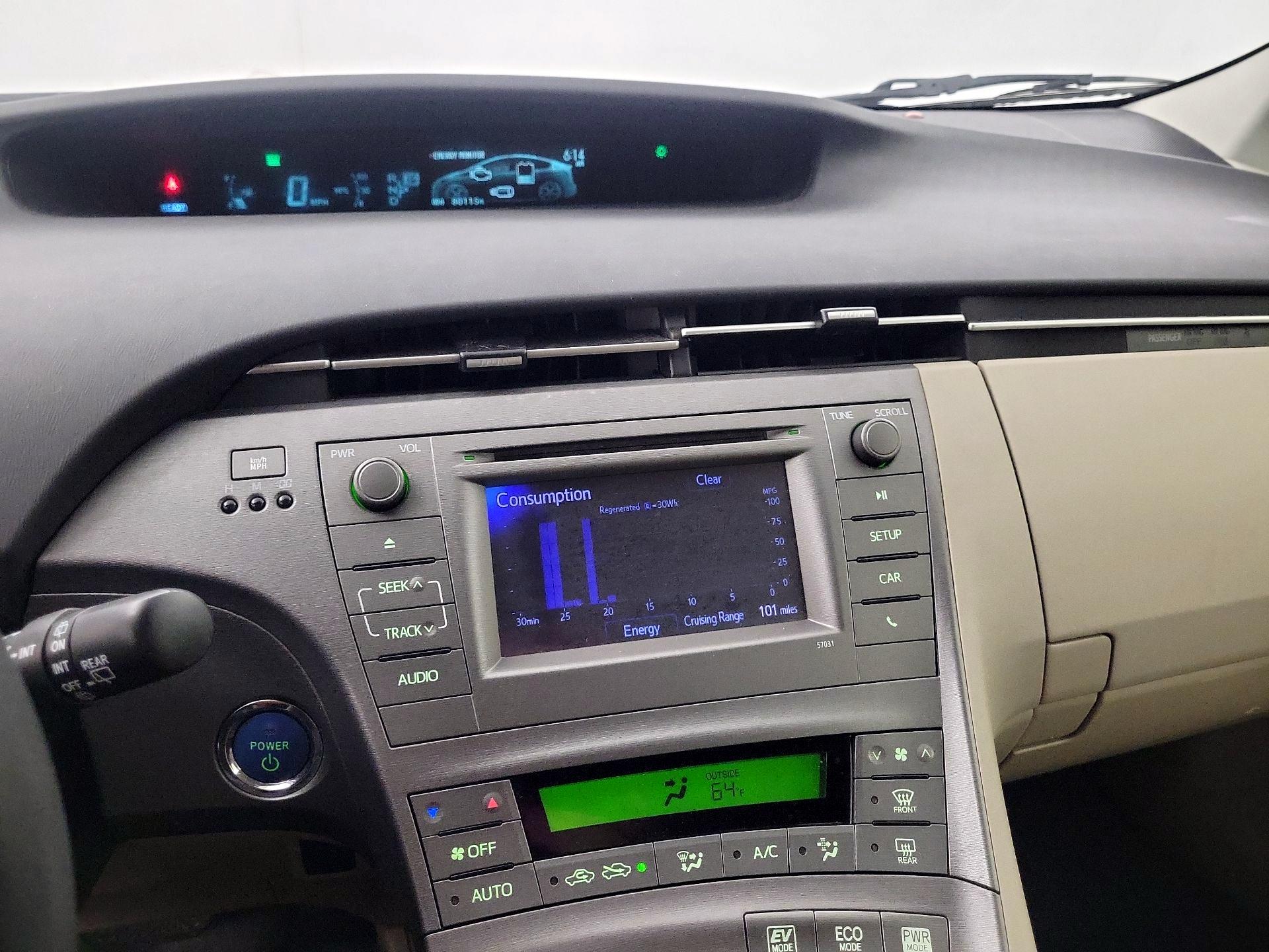 Thumbnail: 2015 Toyota Prius - 12
