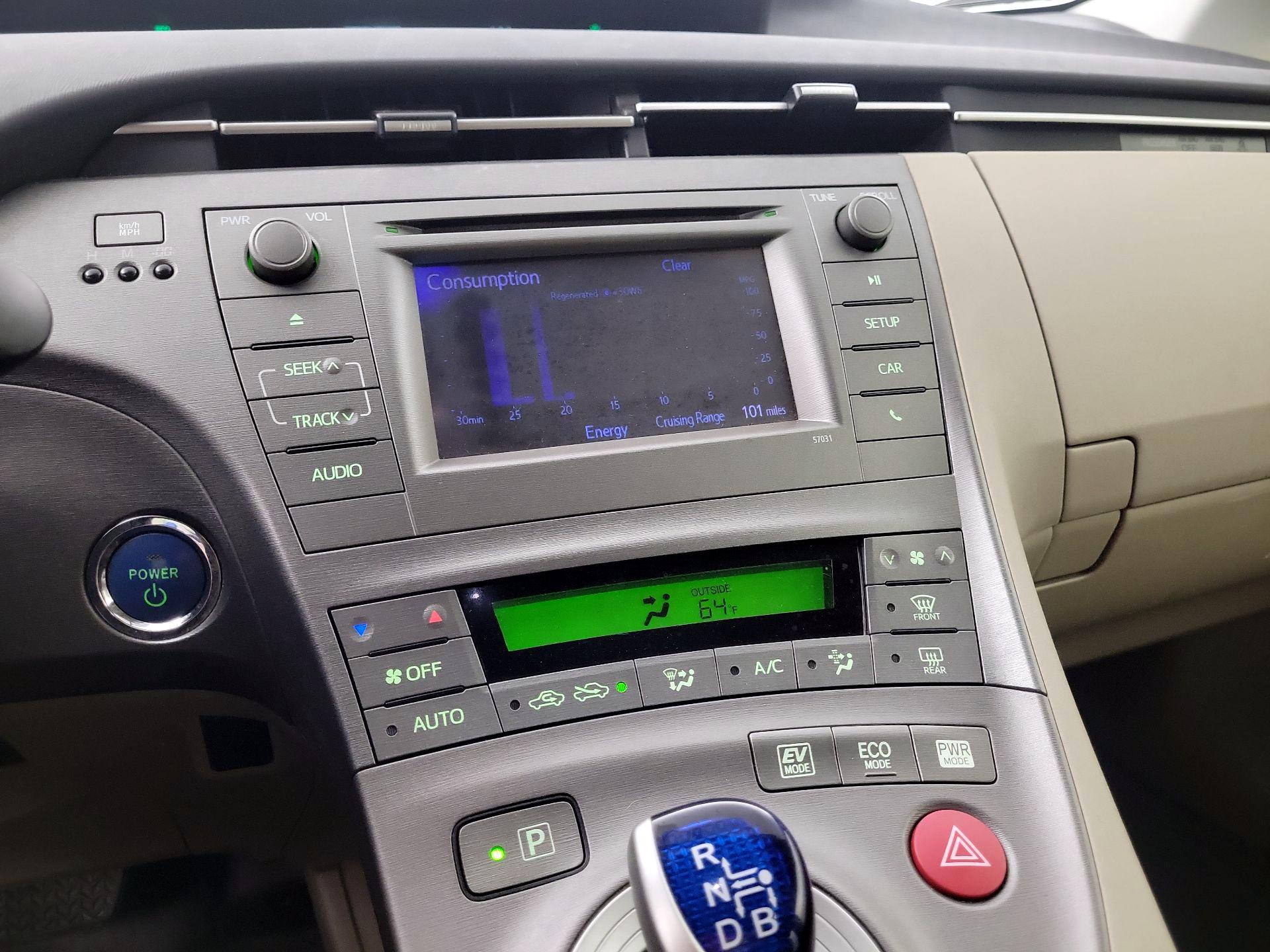 Thumbnail: 2015 Toyota Prius - 13