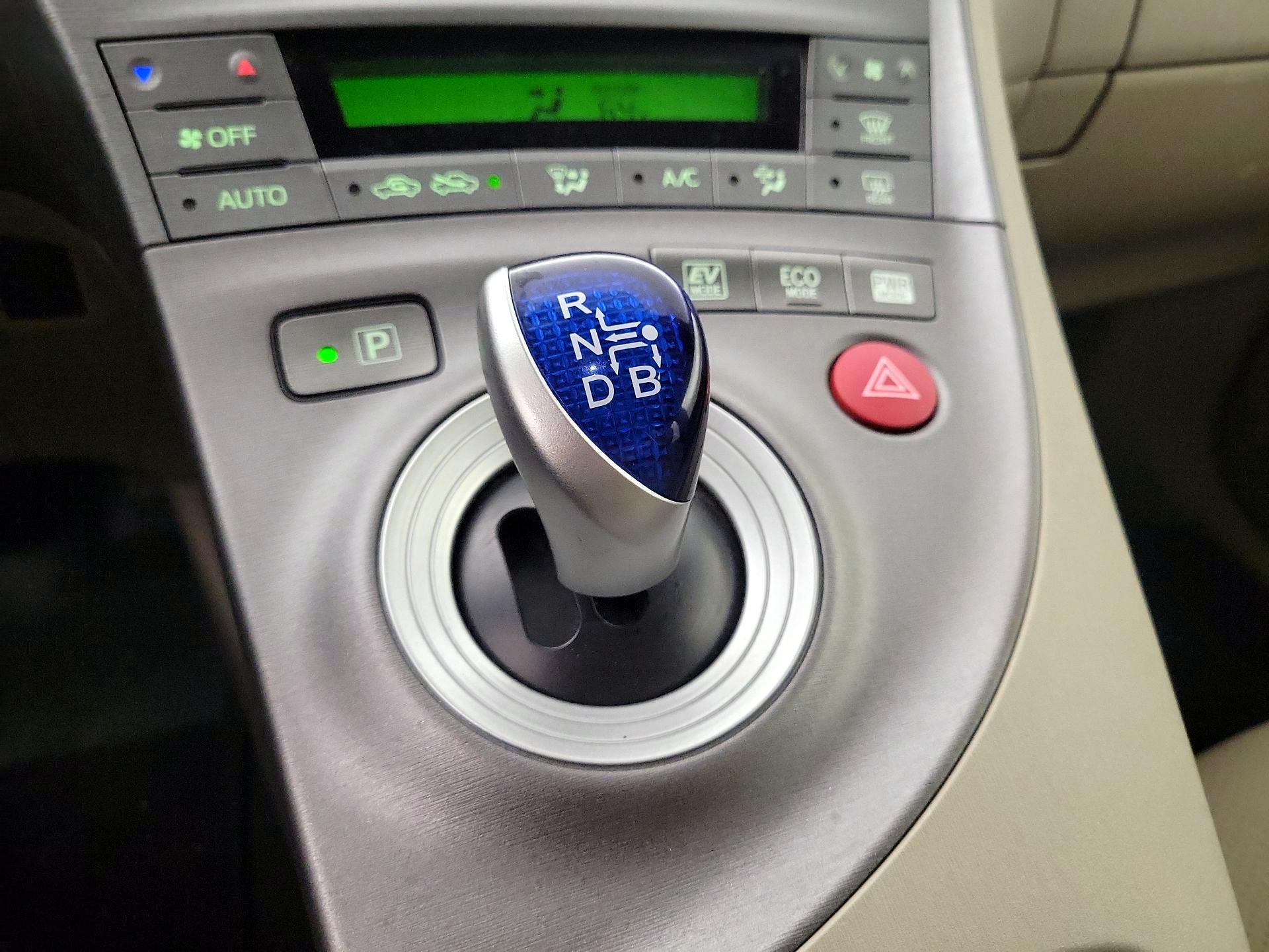 Thumbnail: 2015 Toyota Prius - 14