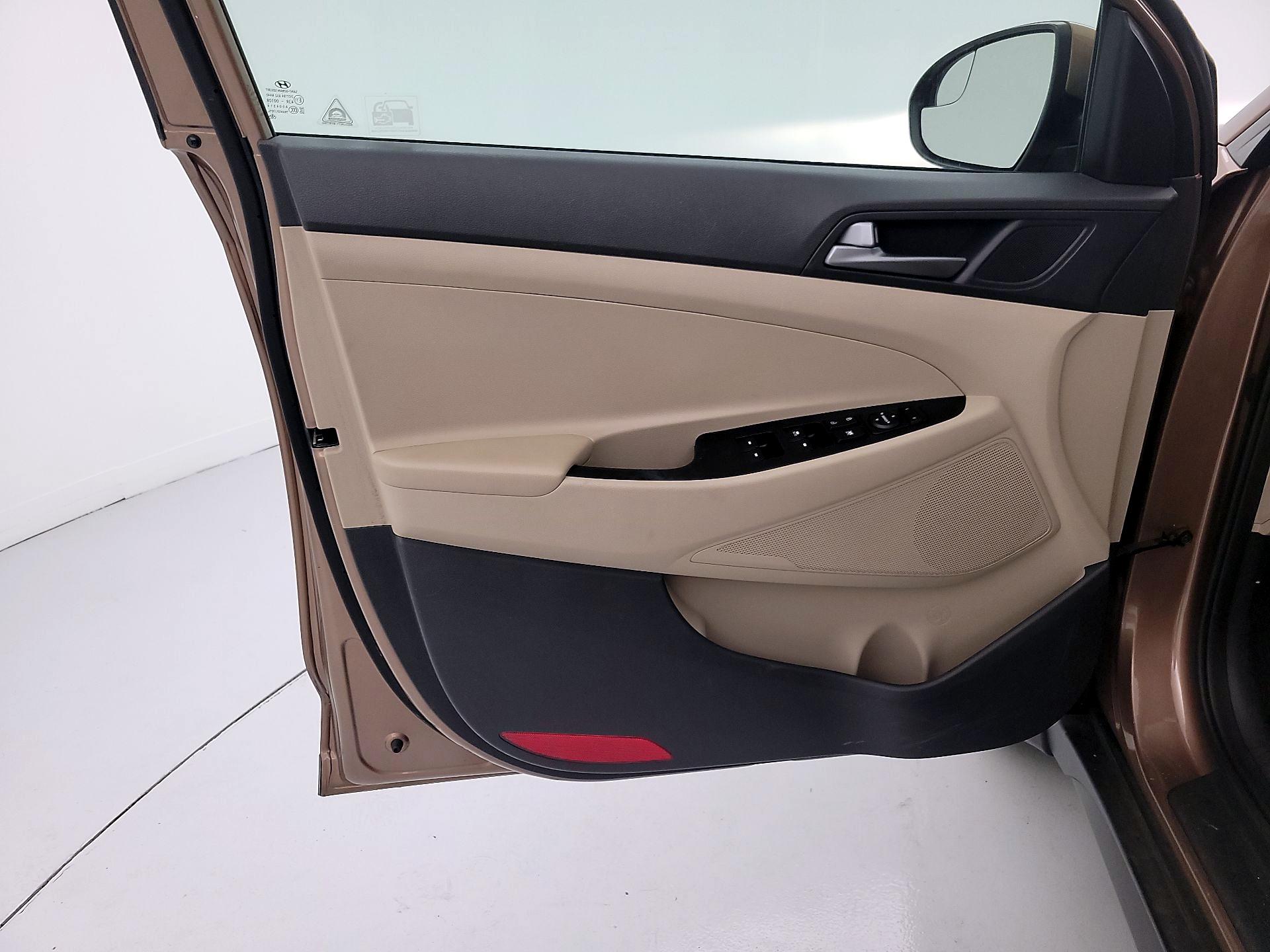 Thumbnail: 2016 Hyundai Tucson - 12