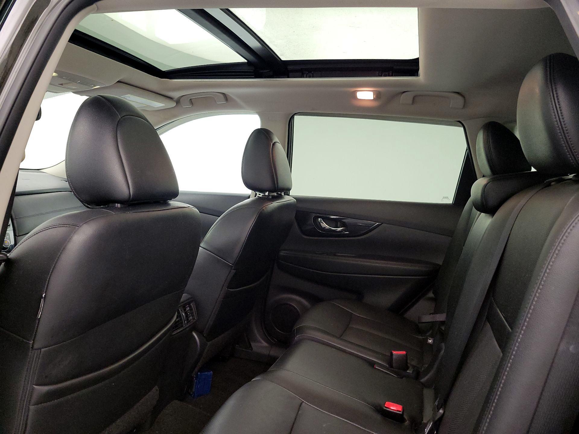 Thumbnail: 2017 Nissan Rogue - 20